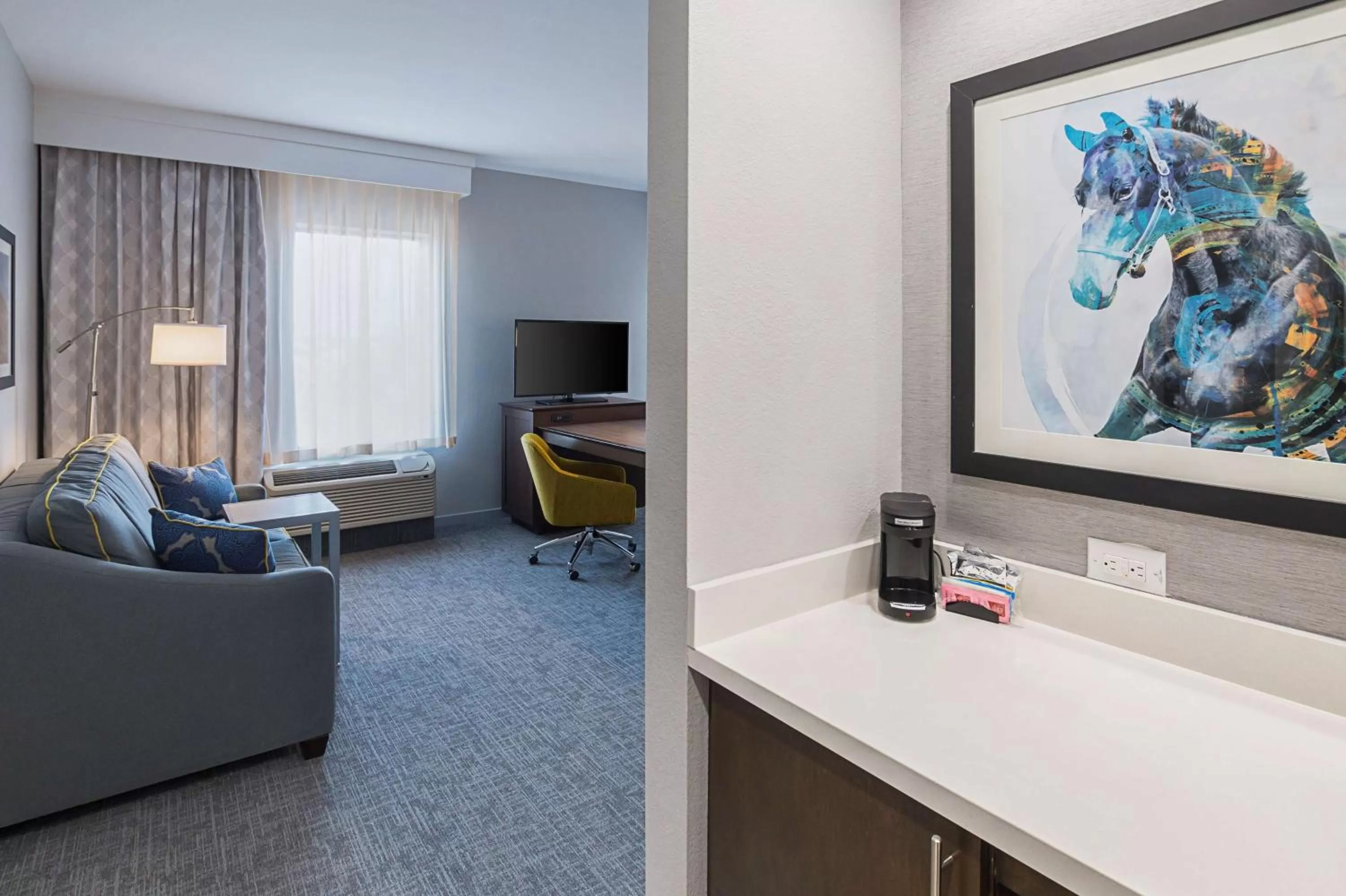 Bedroom in Hampton Inn & Suites Colleyville DFW Airport West