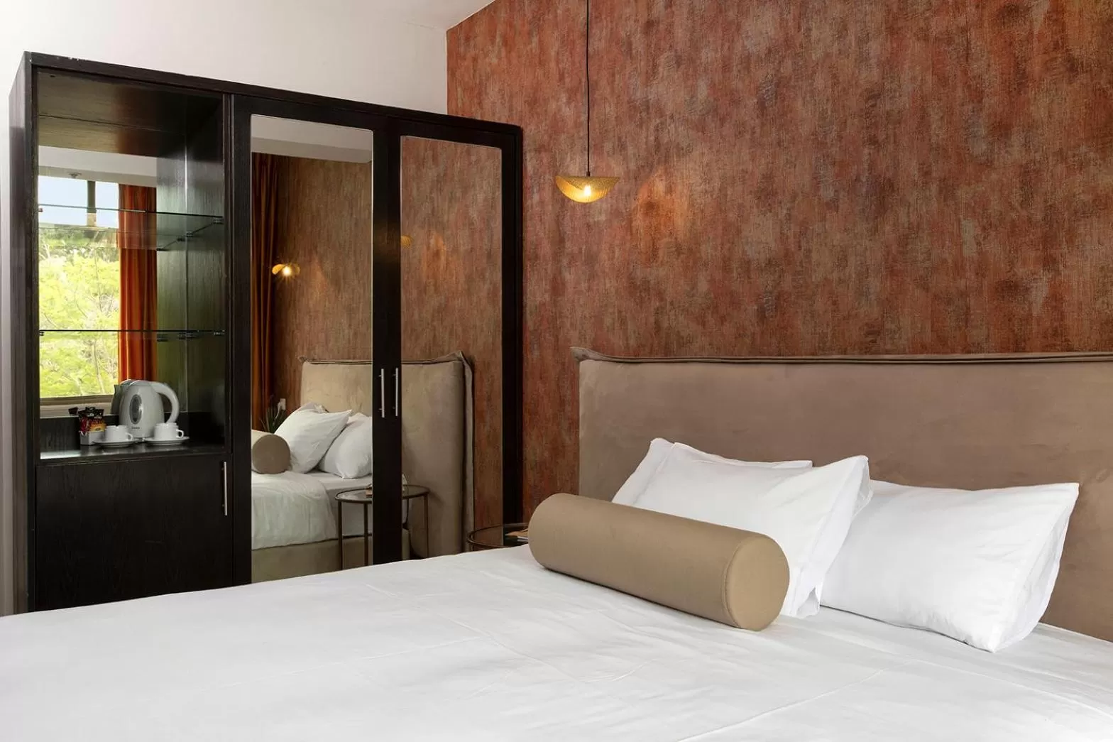 Bedroom, Bed in Eden Inn