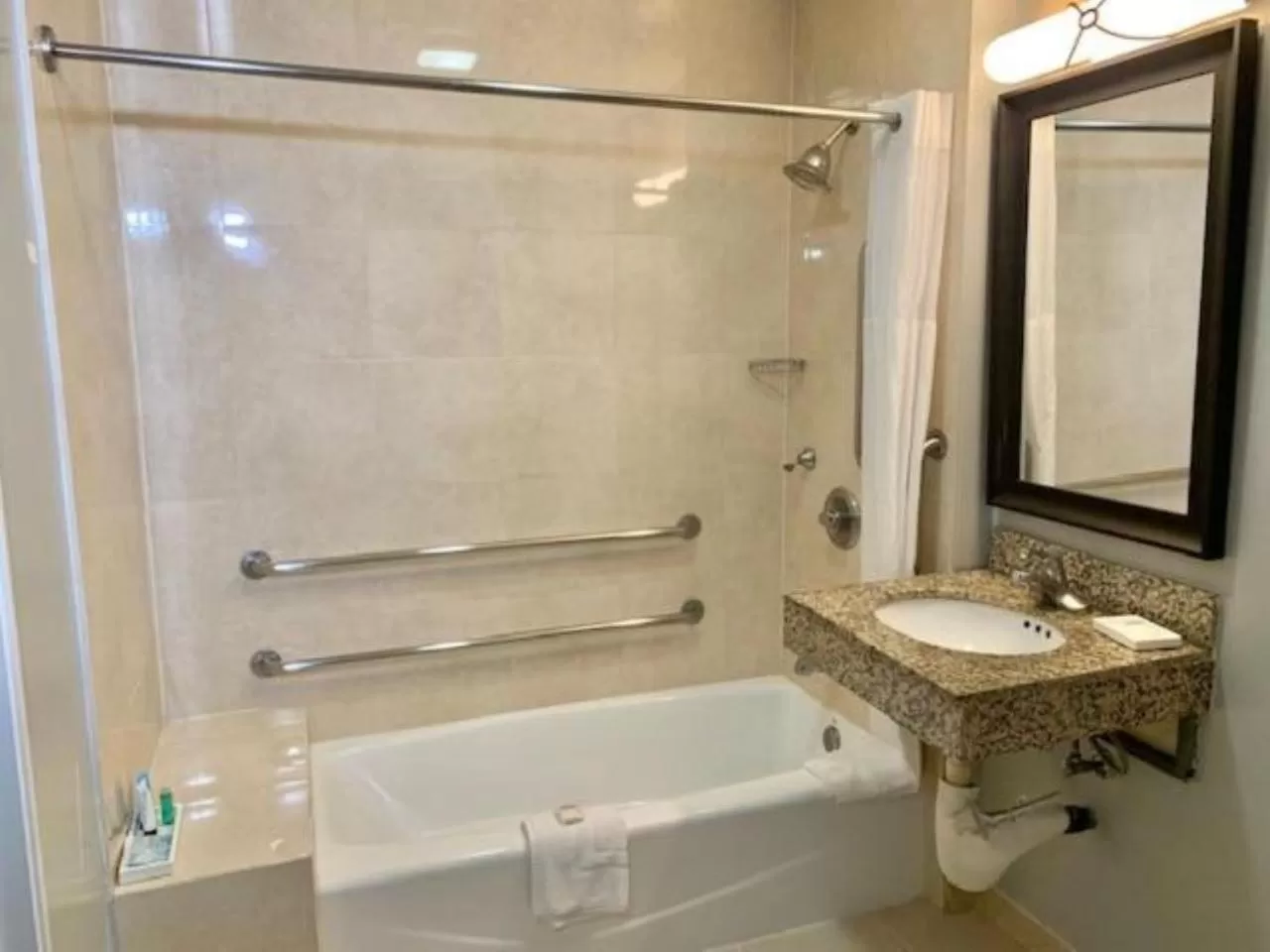 Bathroom in Tilt Hotel Universal-Hollywood, an Ascend Collection Hotel