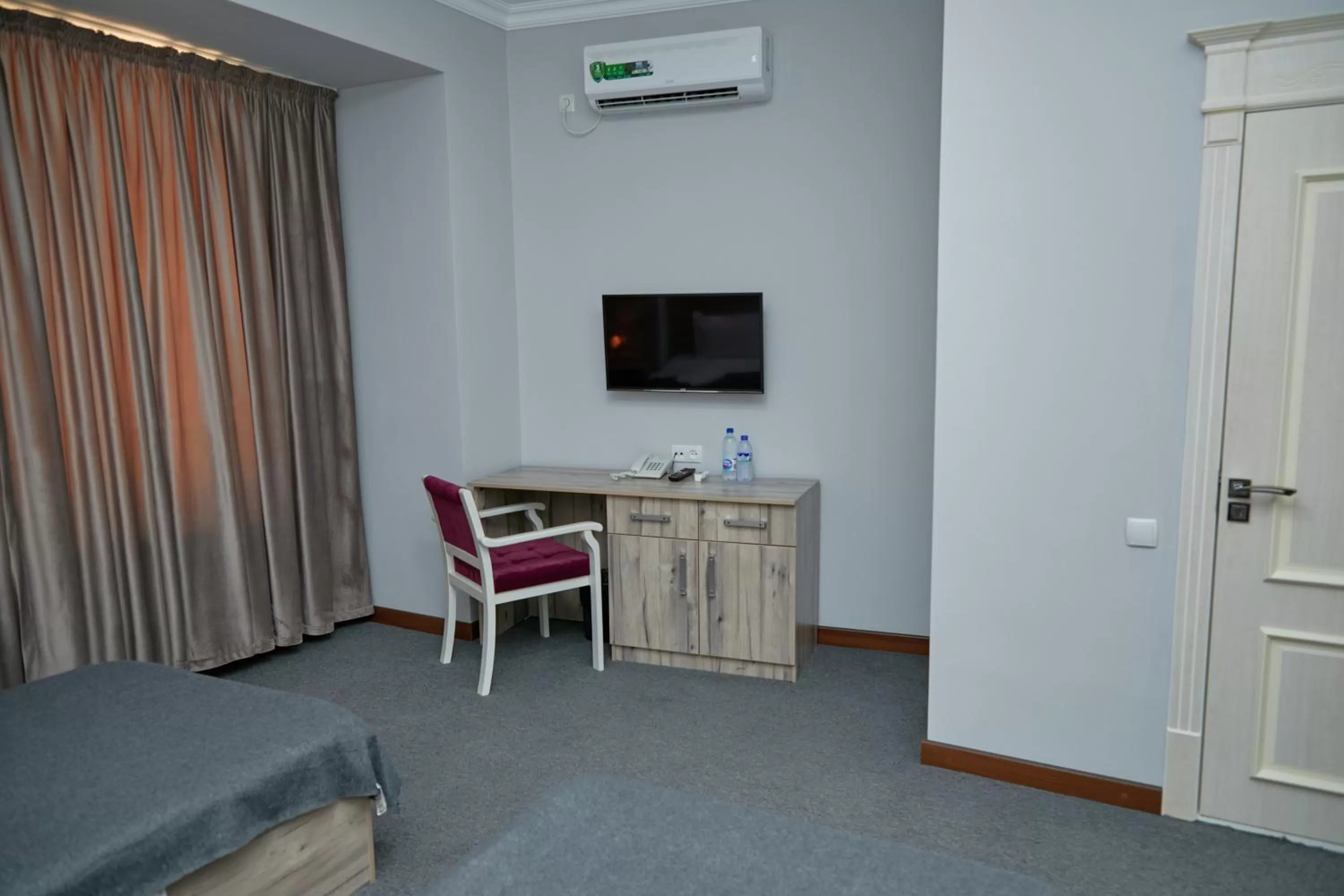 Seating area, TV/Entertainment Center in Hotel Muqaddas