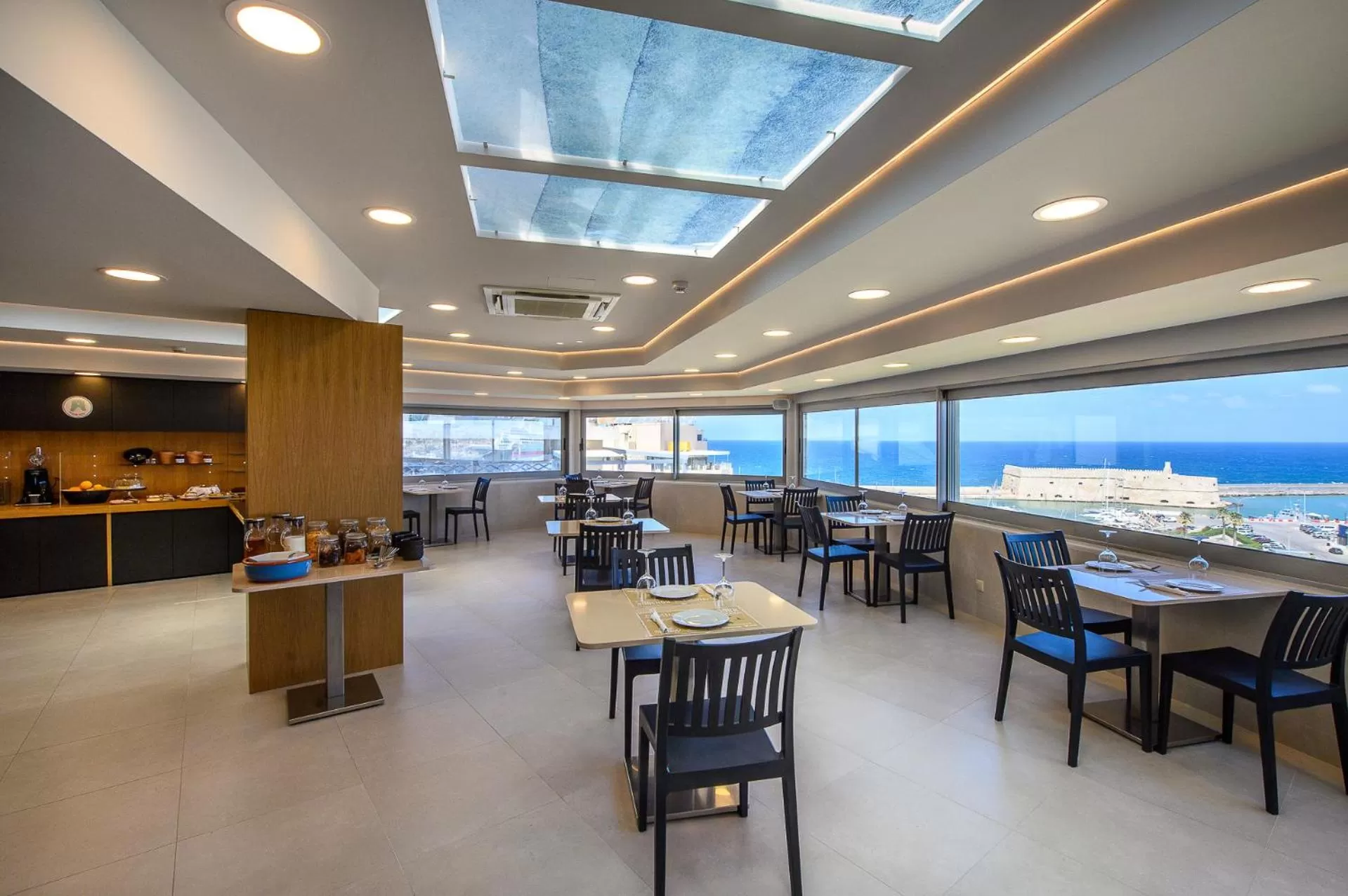 Restaurant/places to eat in Marin Hotel