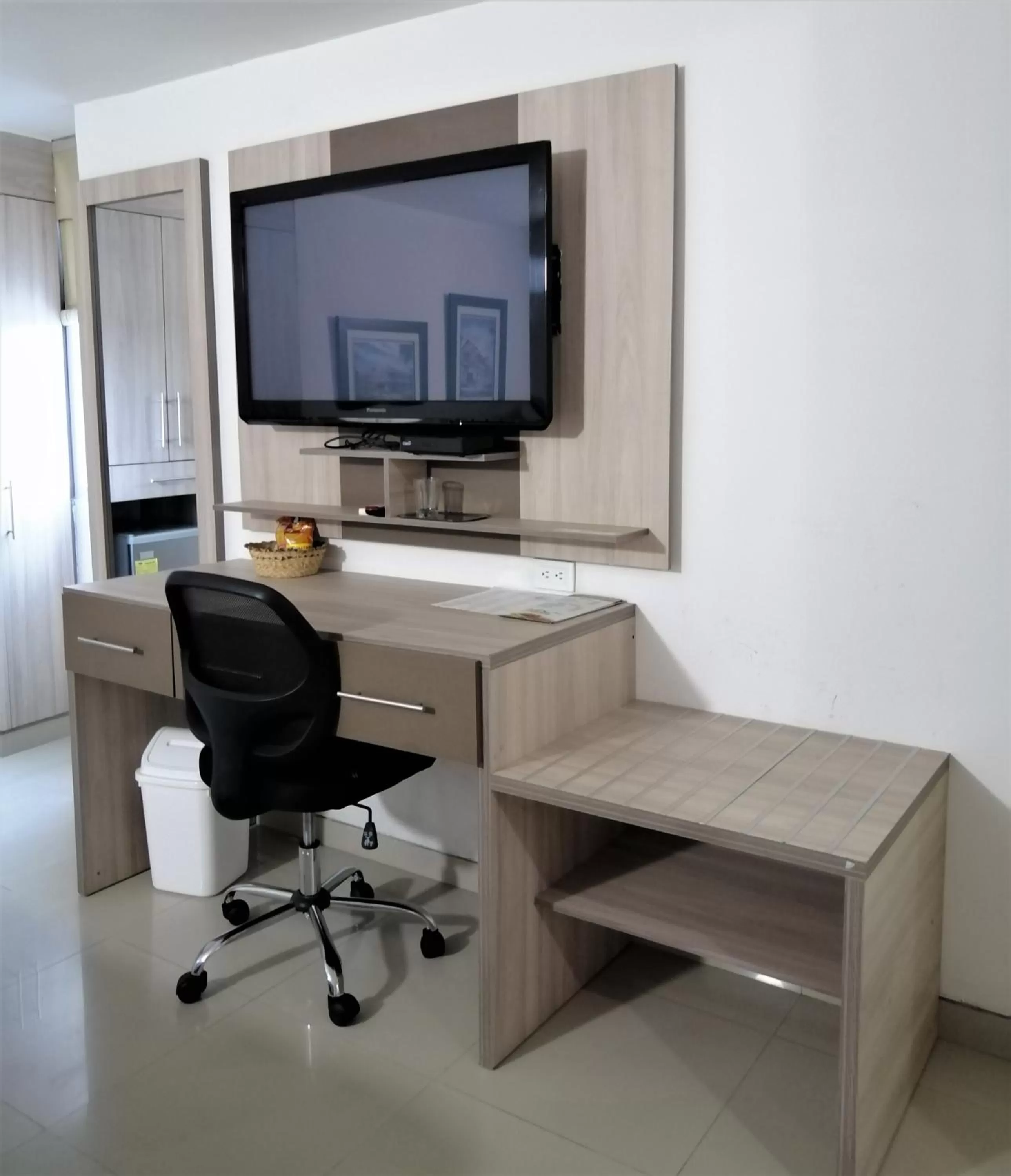 TV and multimedia, TV/Entertainment Center in Hotel Panorama