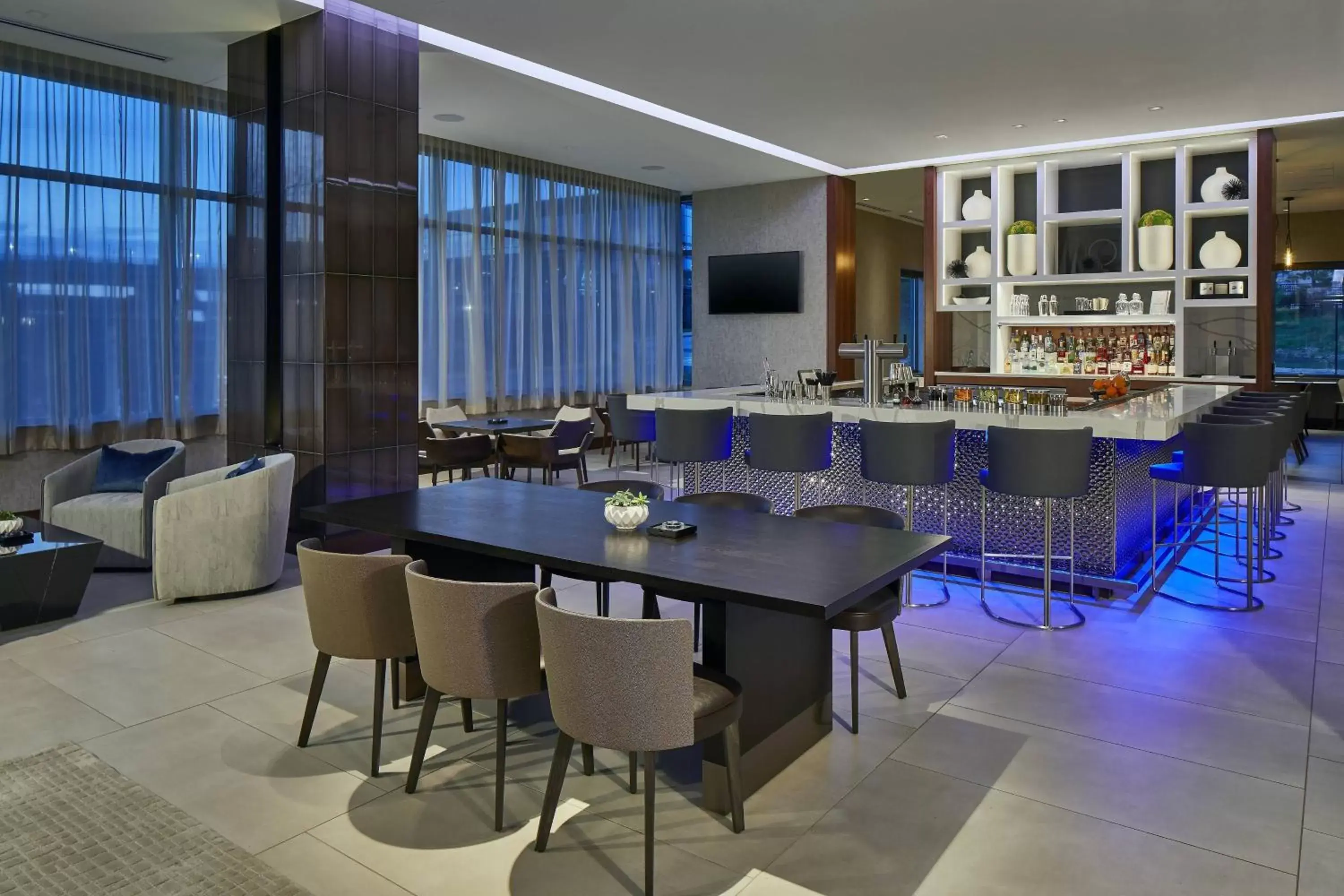 Lounge or bar, Restaurant/Places to Eat in AC Hotel by Marriott Atlanta Airport Gateway Lounge or bar, Restaurant/Places to Eat in AC Hotel by Marriott Atlanta Airport Gateway