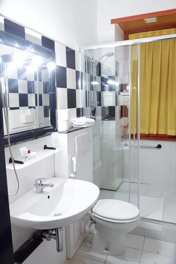Shower in Hotel Letizia