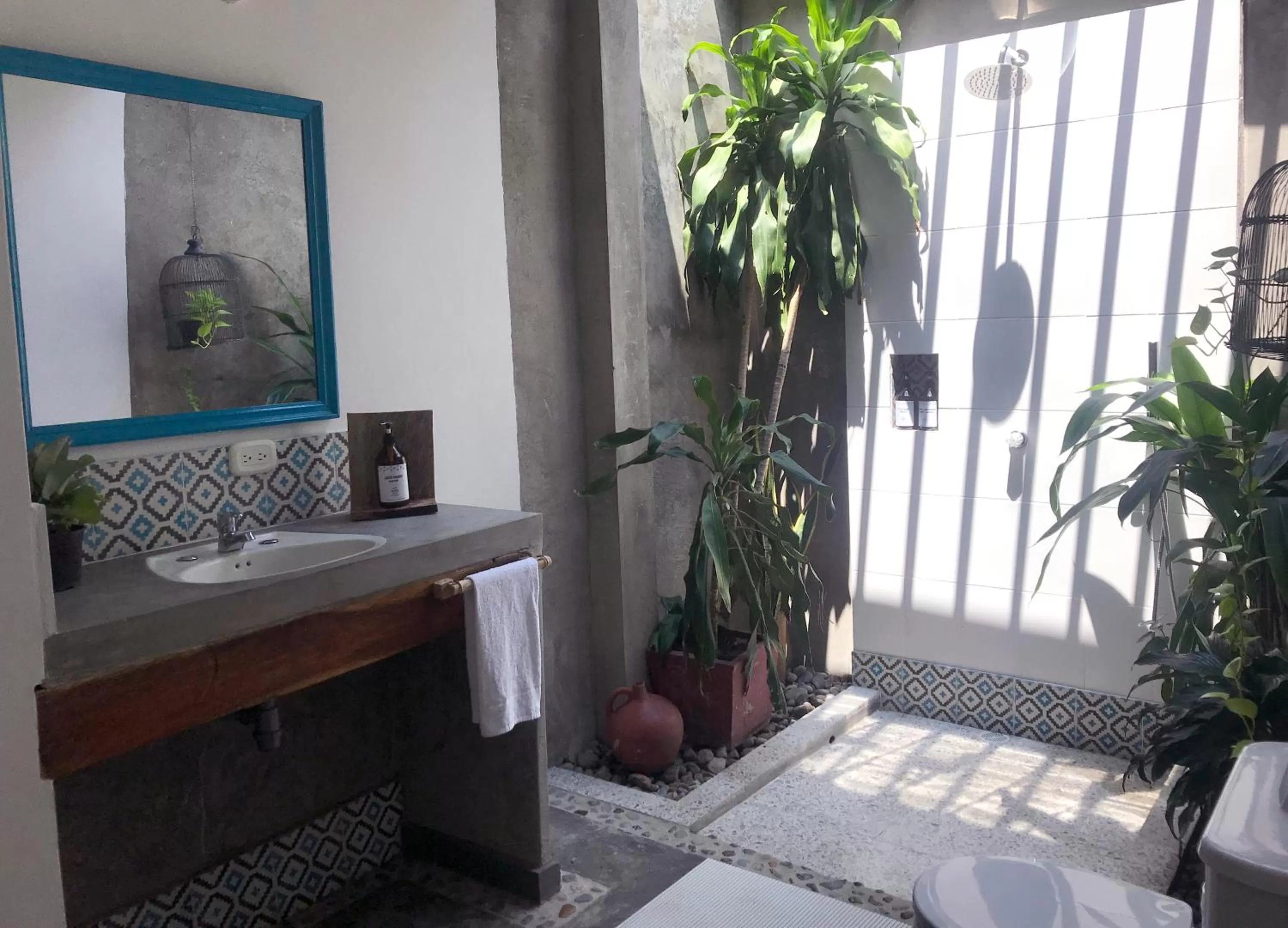 Shower, Bathroom in Waka Hotel Rural