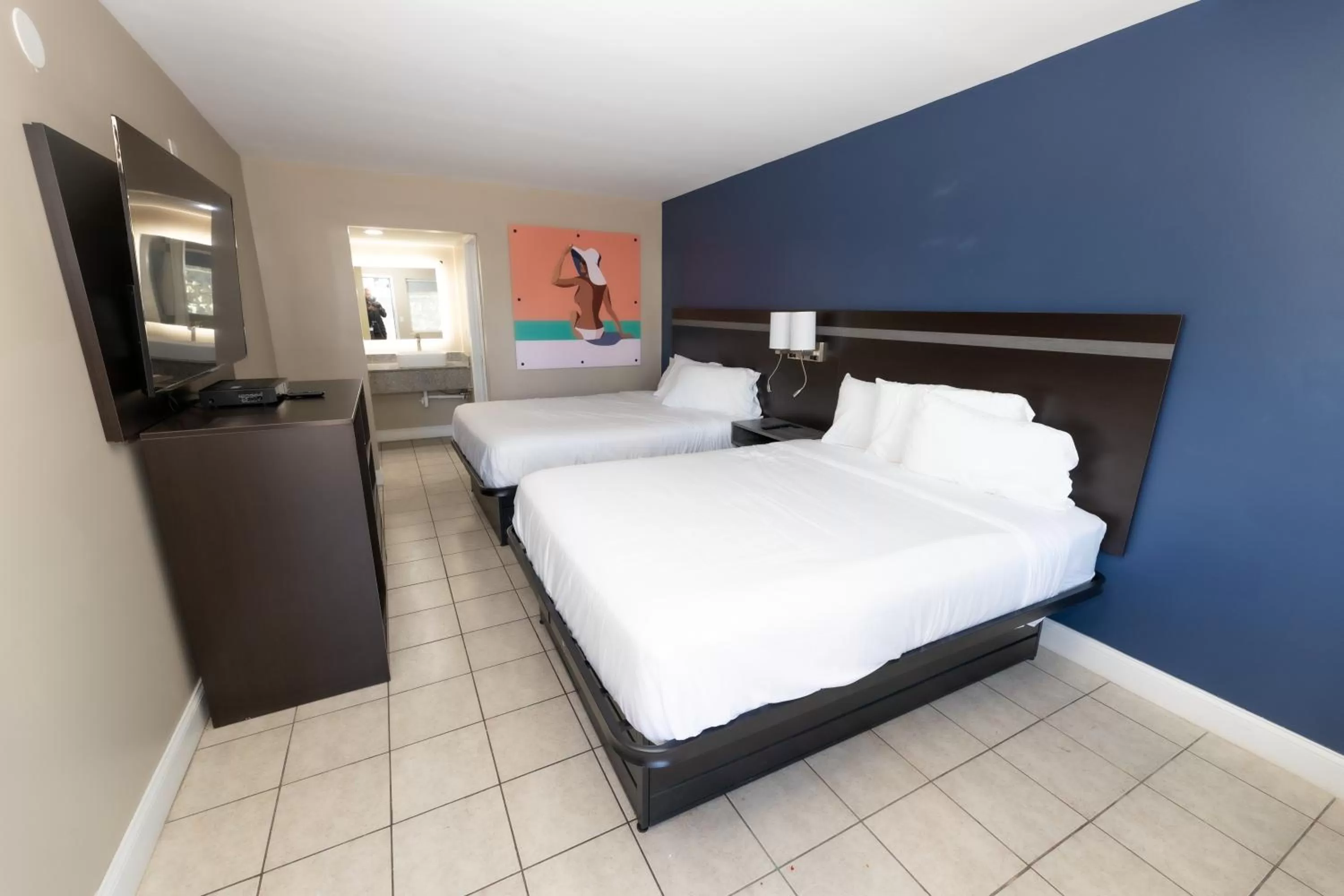 Photo of the whole room, Bed in Seaside Sands Inn