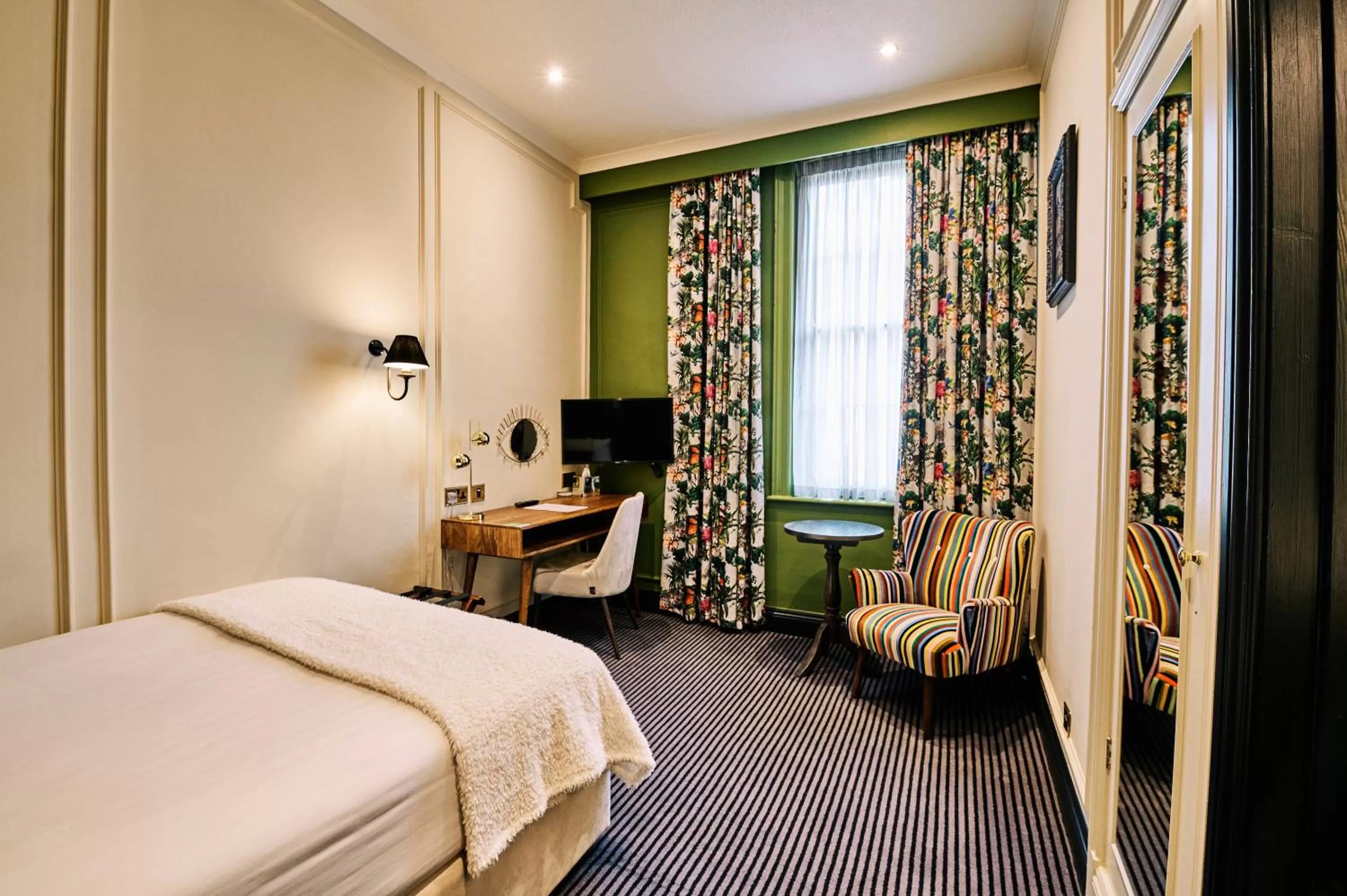 Bedroom, Bed in Bedford Swan Hotel and Thermal Spa