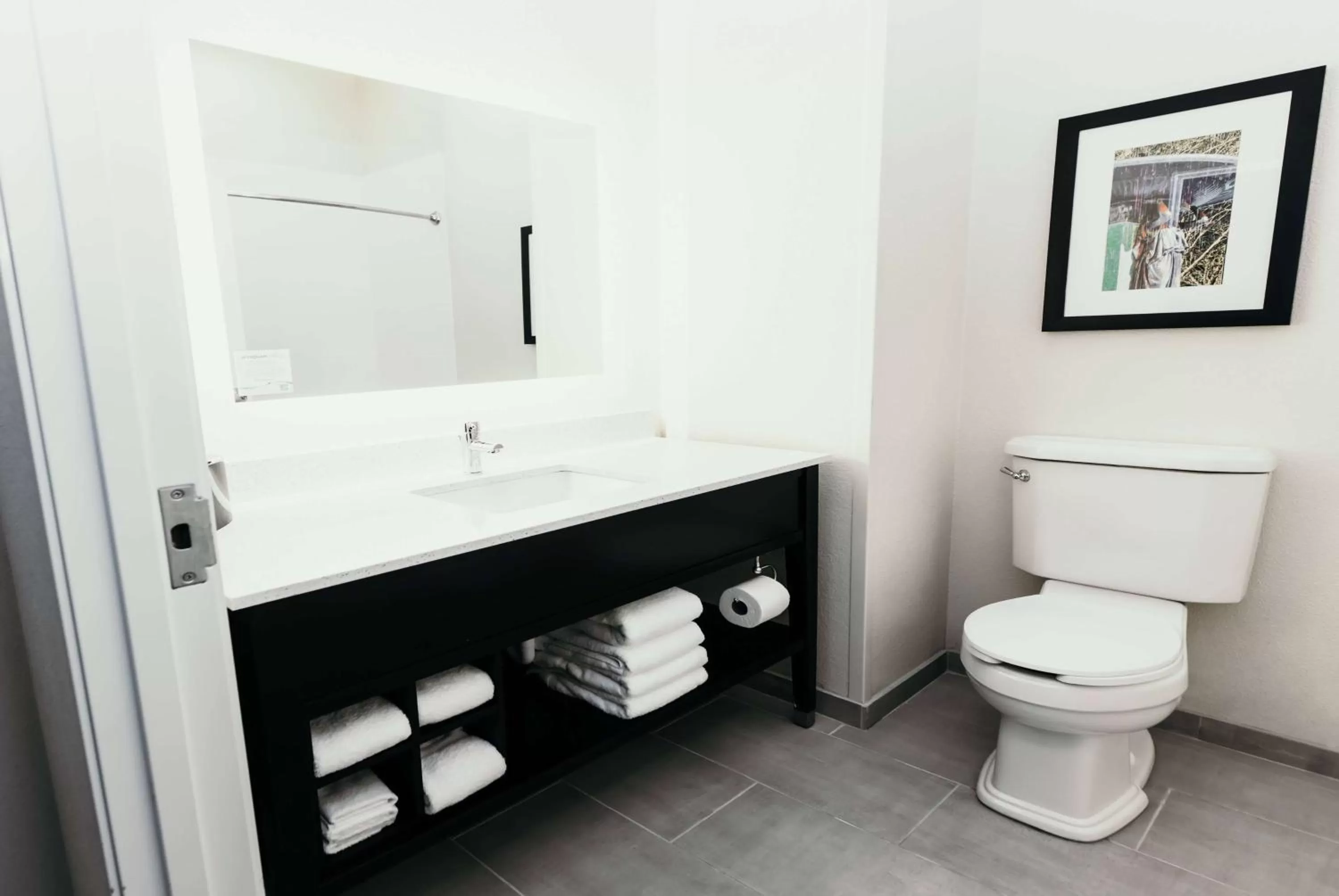 TV and multimedia in La Quinta Inn & Suites by Wyndham Ankeny IA - Des Moines IA