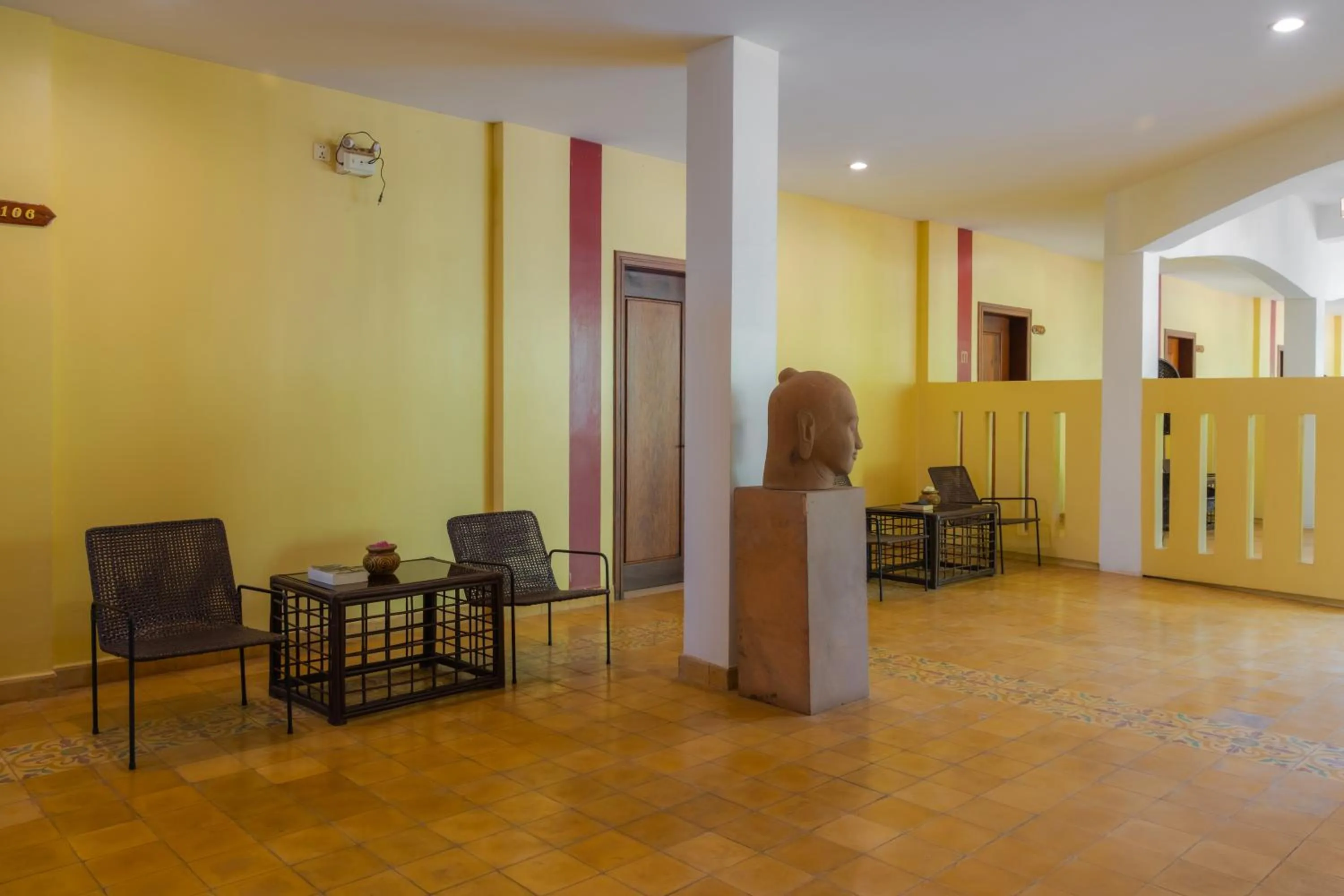 Seating area in Pandora Suite D'Angkor