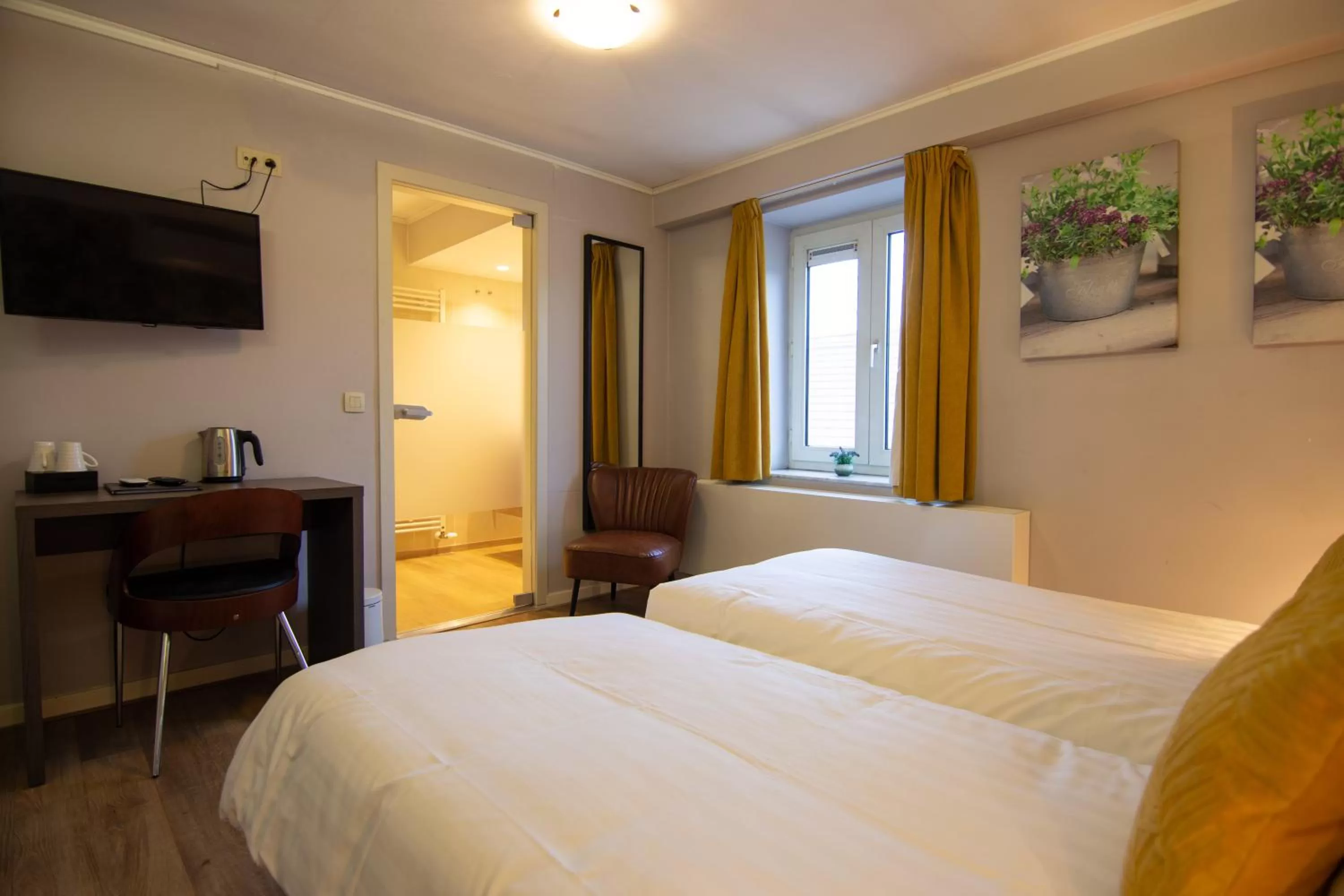 Photo of the whole room, Bed in Hotel De Klok