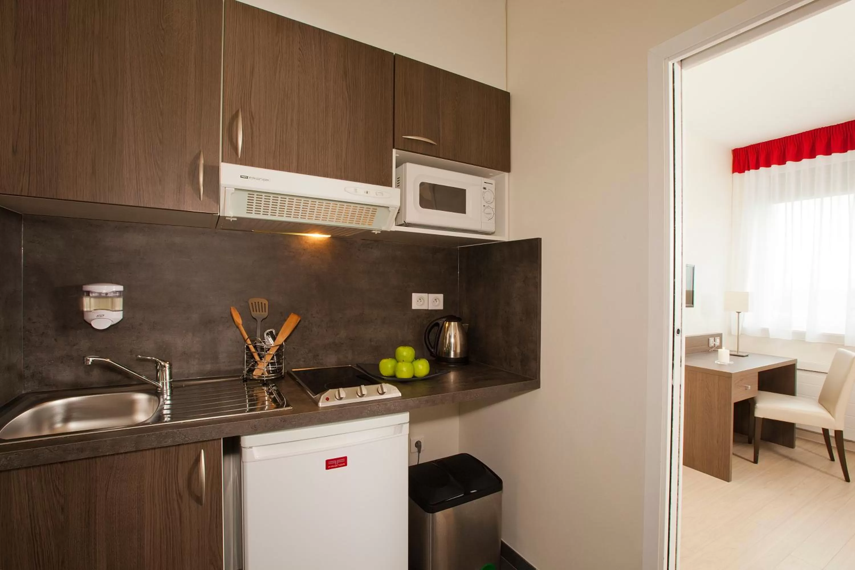 Kitchen or kitchenette, Bed in Residhome Reims Centre