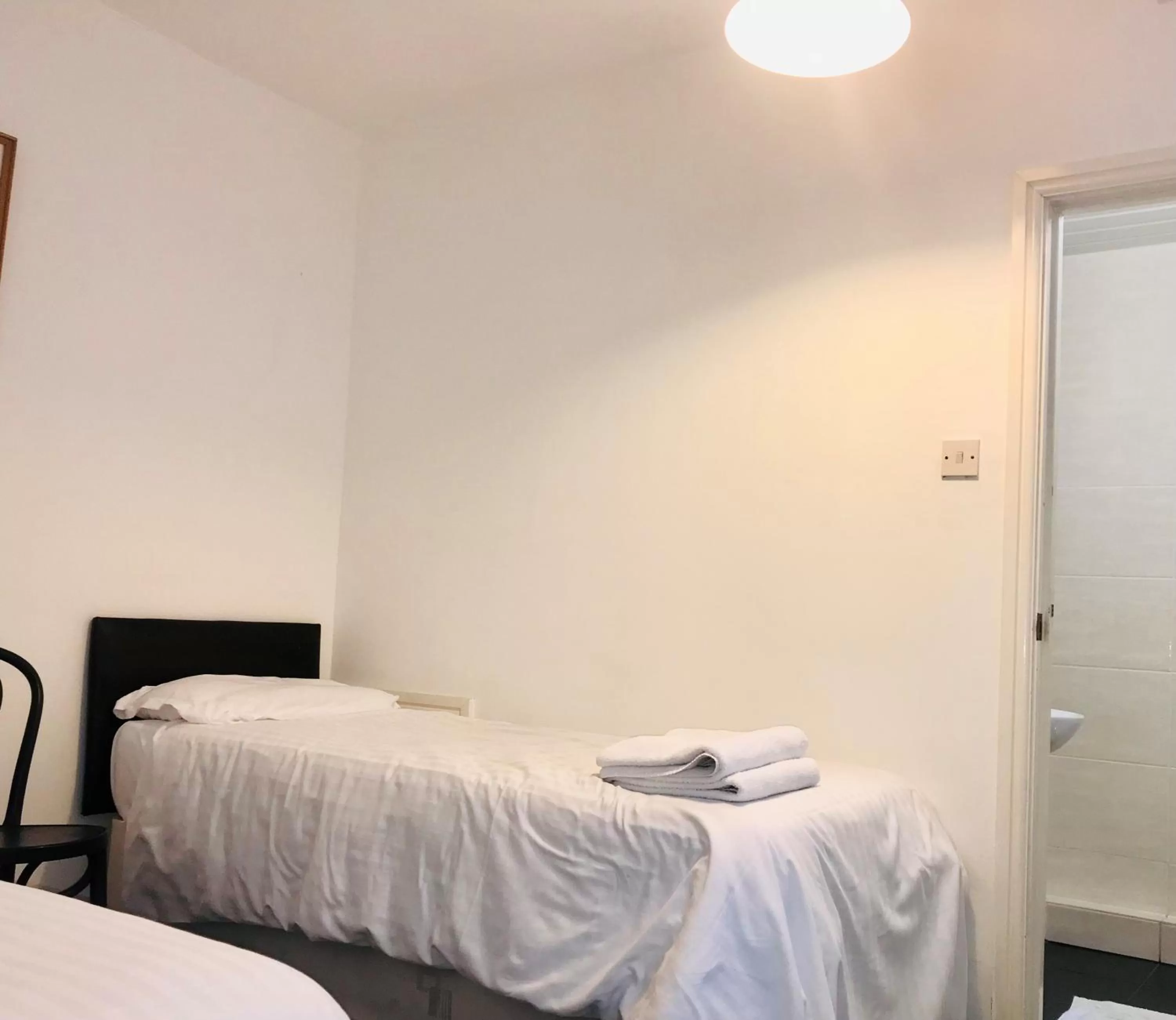 Bed in Amhurst Hotel