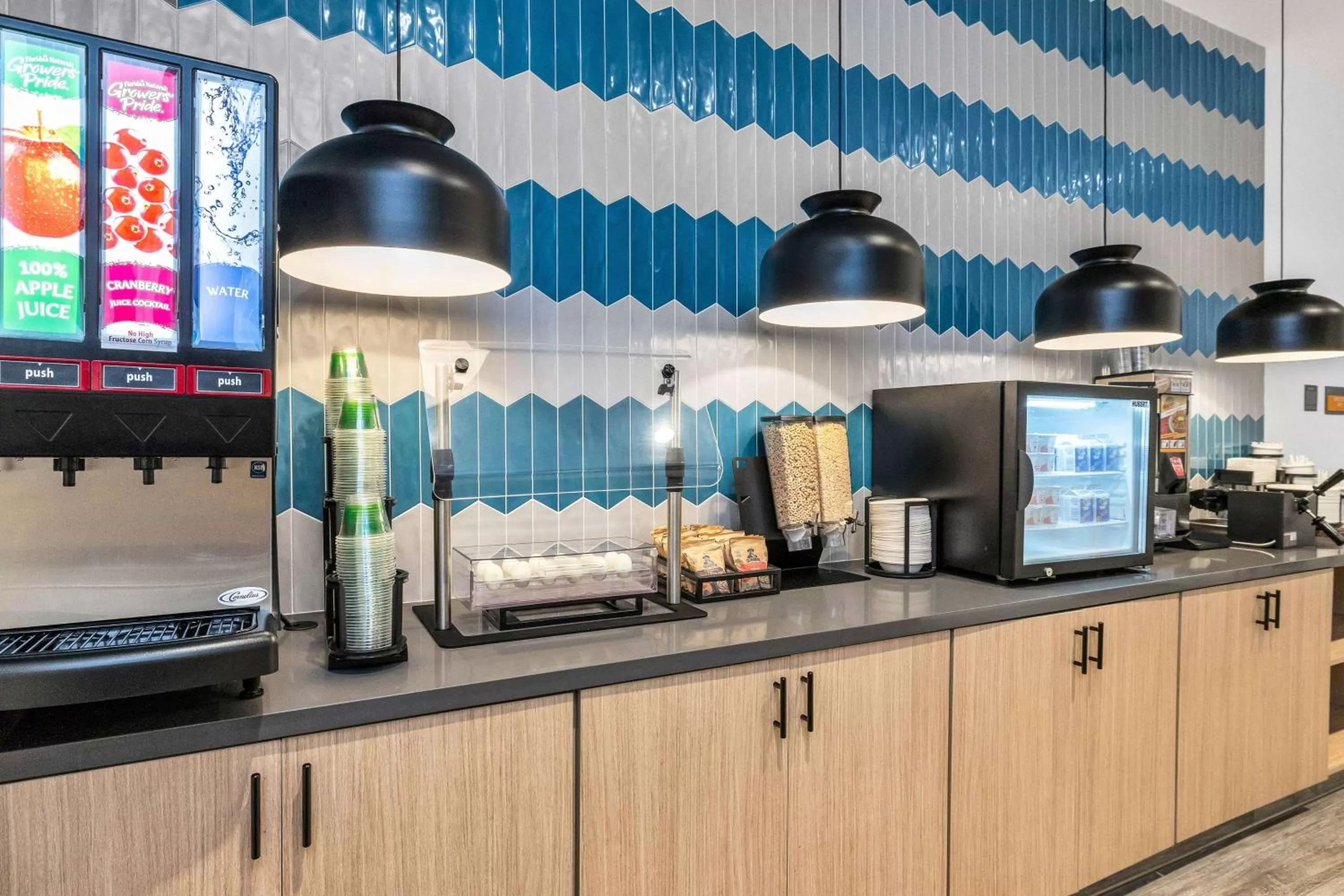 Restaurant/places to eat in La Quinta Inn & Suites by Wyndham San Jose Airport-Downtown