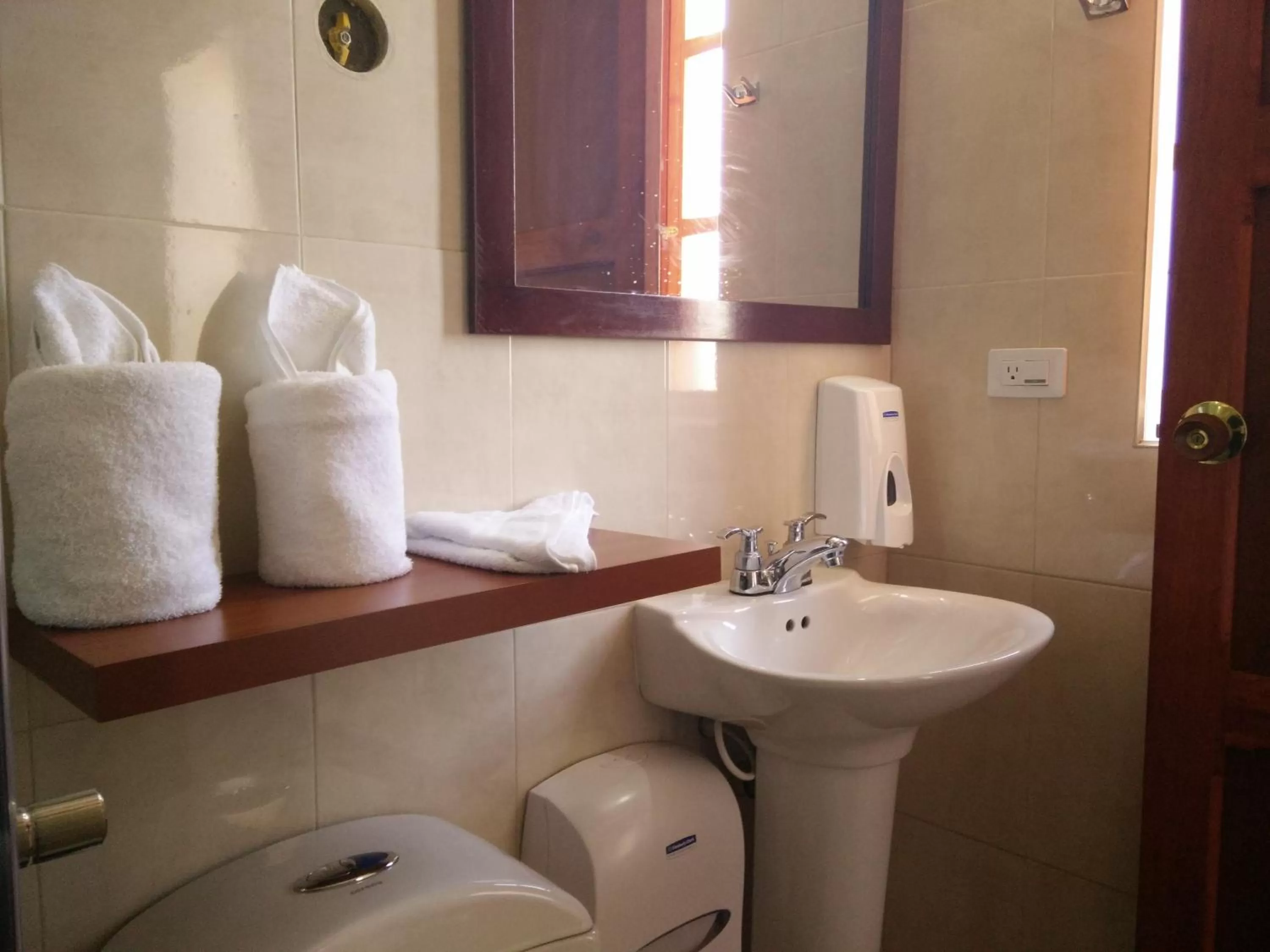 Photo of the whole room, Bathroom in Hotel Campestre Franchesca