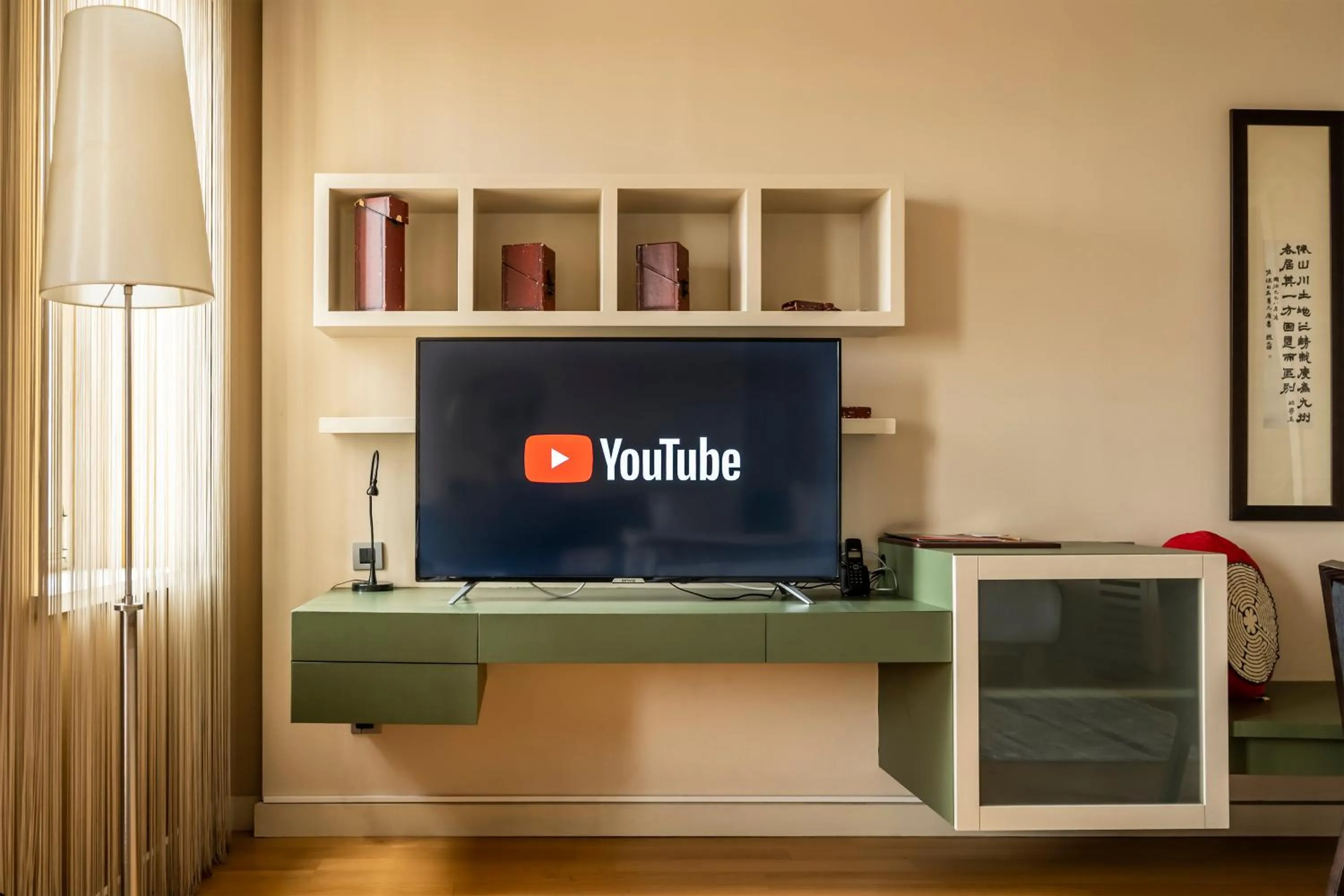 TV and multimedia in Ansen Hotel and Suites