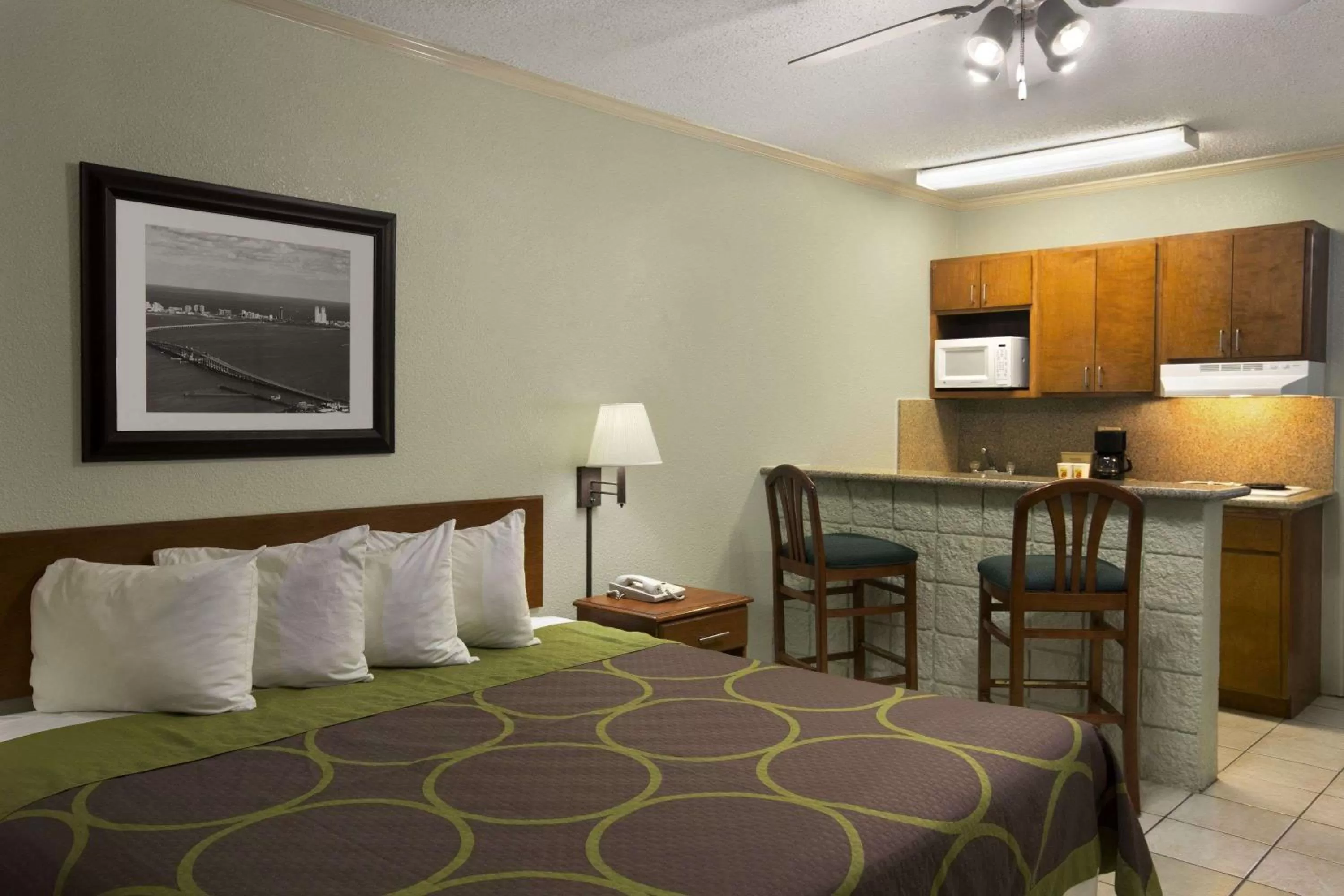 Photo of the whole room, Bed in Super 8 by Wyndham South Padre Island