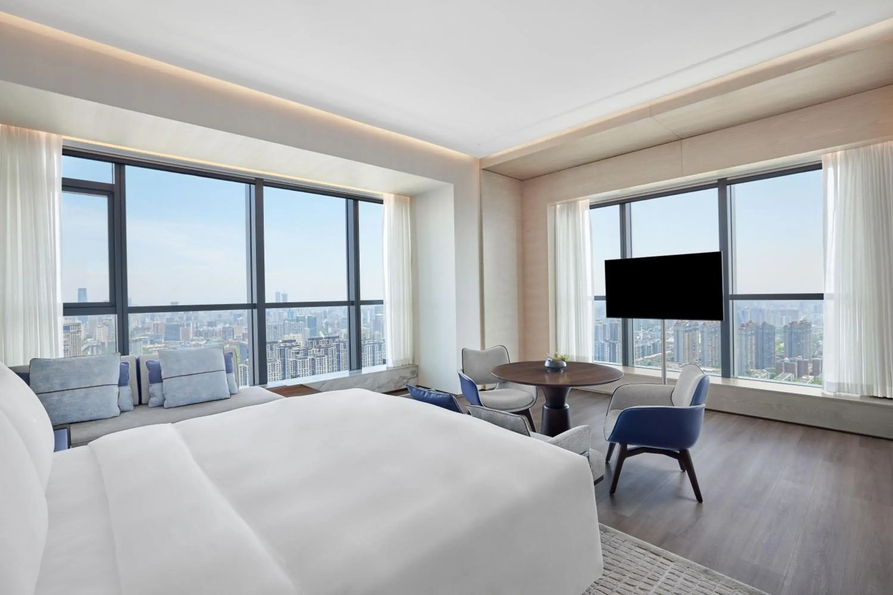 Executive Studio, Executive lounge access, Guest room, 1 King, City view, Corner room in JW Marriott Hotel Changsha Executive Studio, Executive lounge access, Guest room, 1 King, City view, Corner room in JW Marriott Hotel Changsha