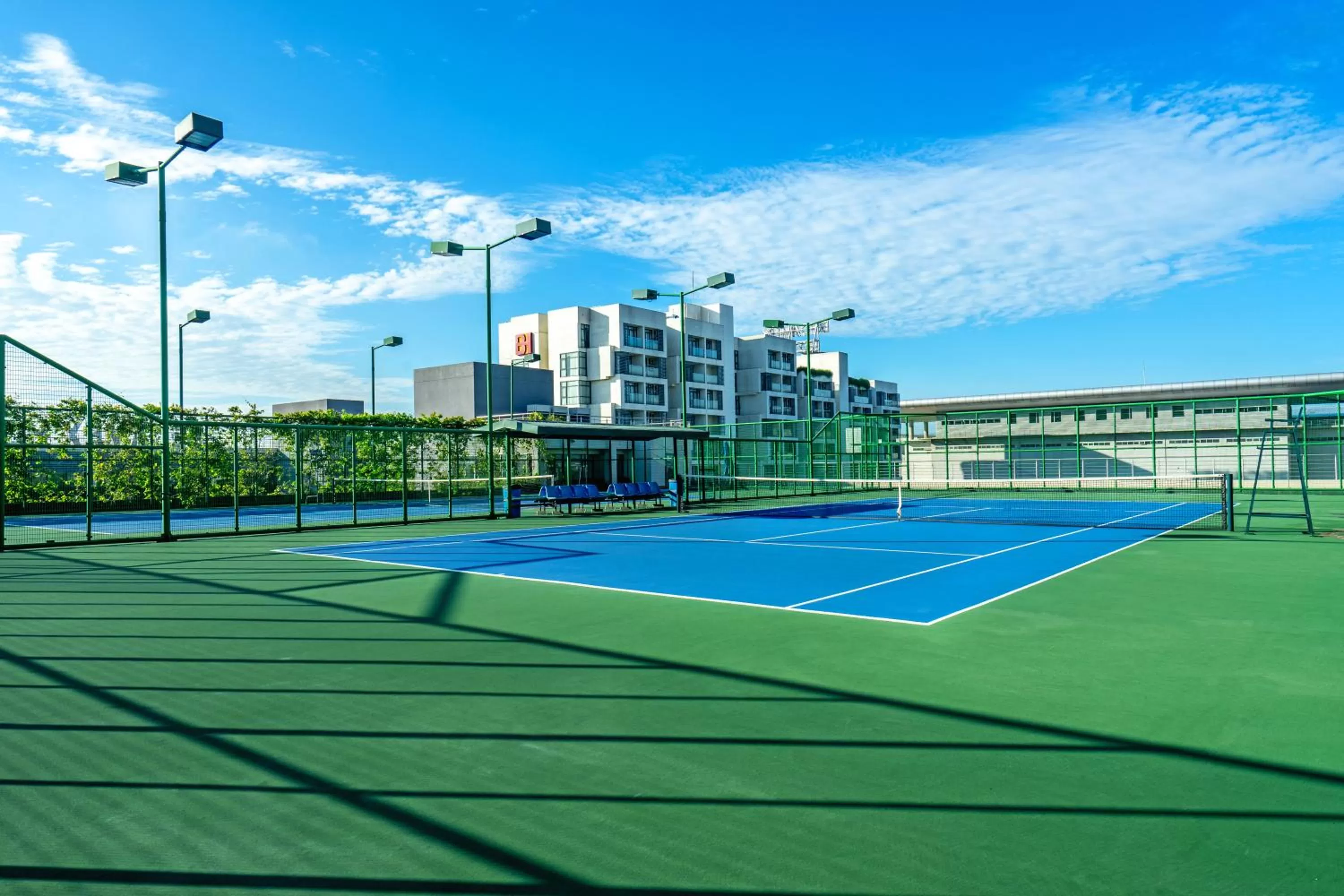 Tennis court in Becamex Hotel New City