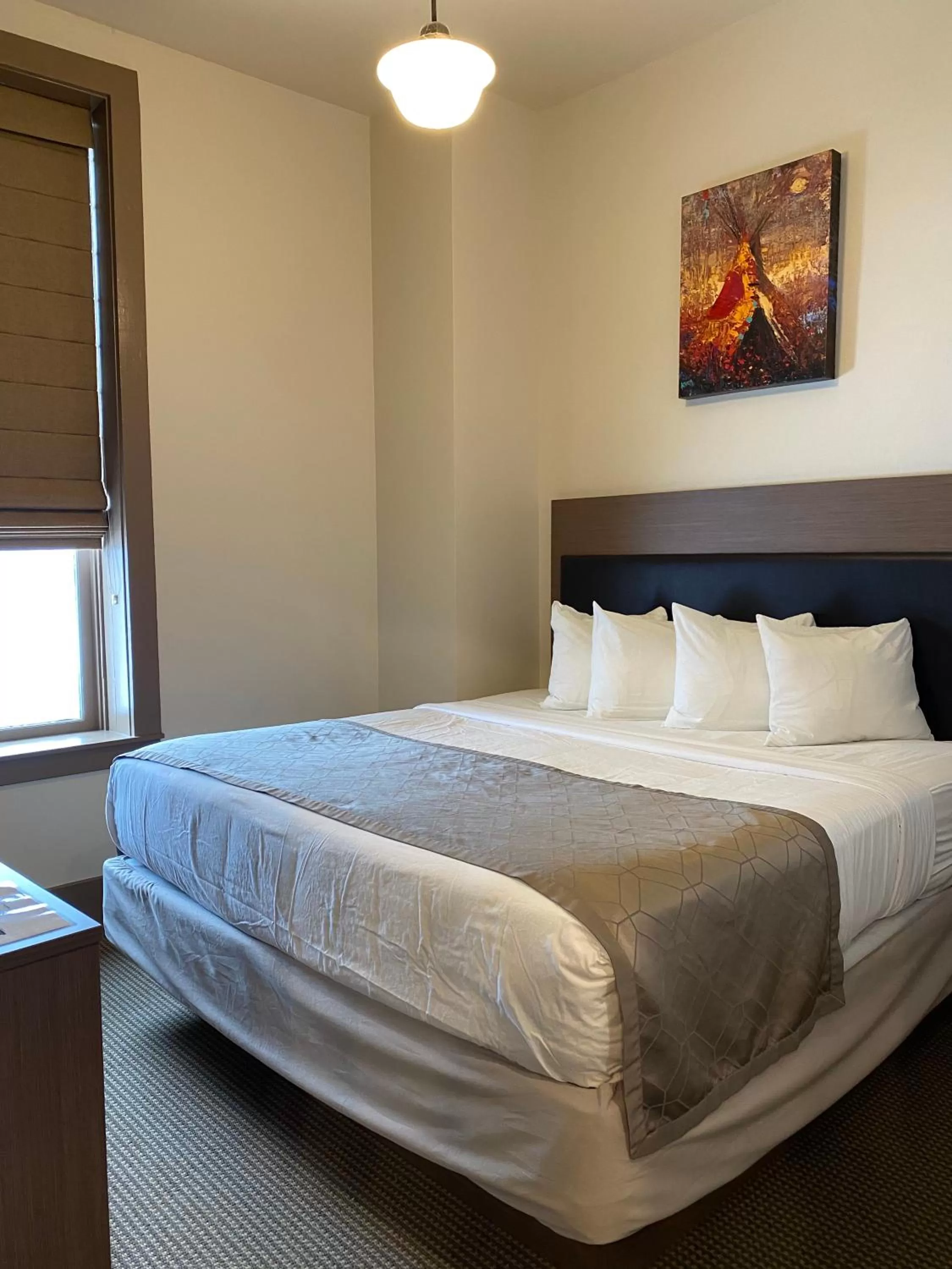 Bed in Historic Hotel Arvon