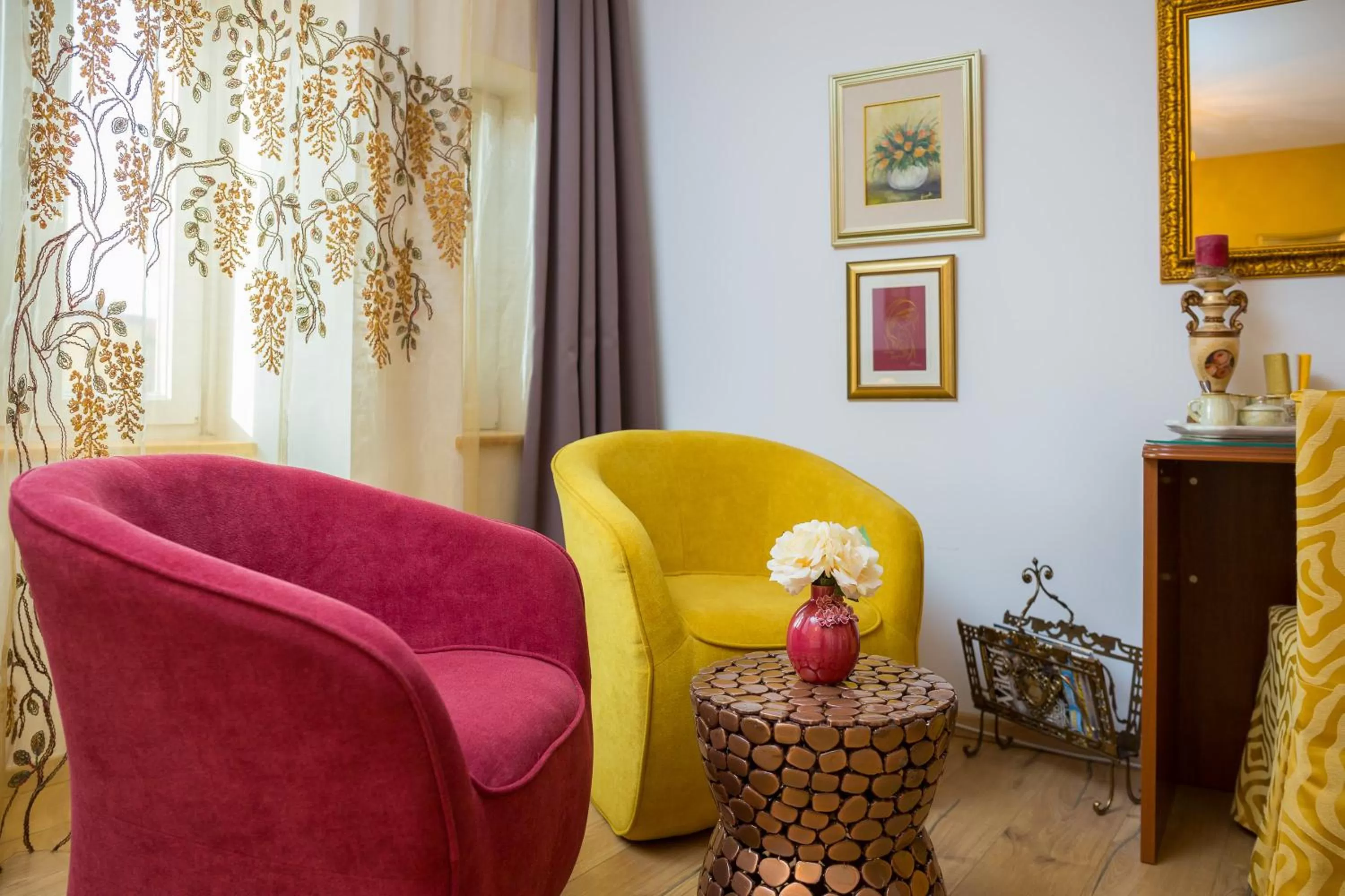 Decorative detail, Seating Area in Romantic Luxury Rooms
