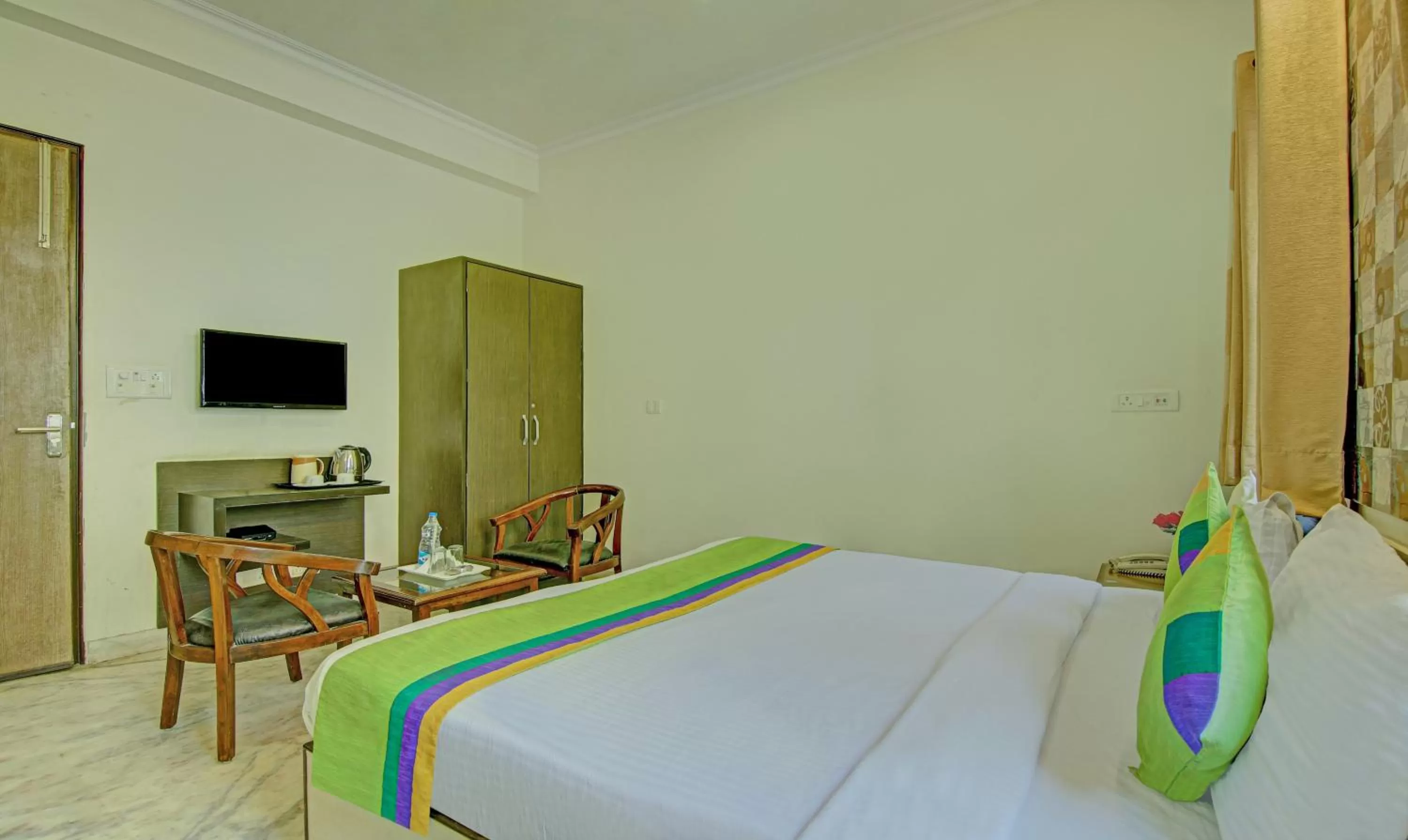 Bedroom, Bed in Itsy Hotels Swastika Inn Sector 26