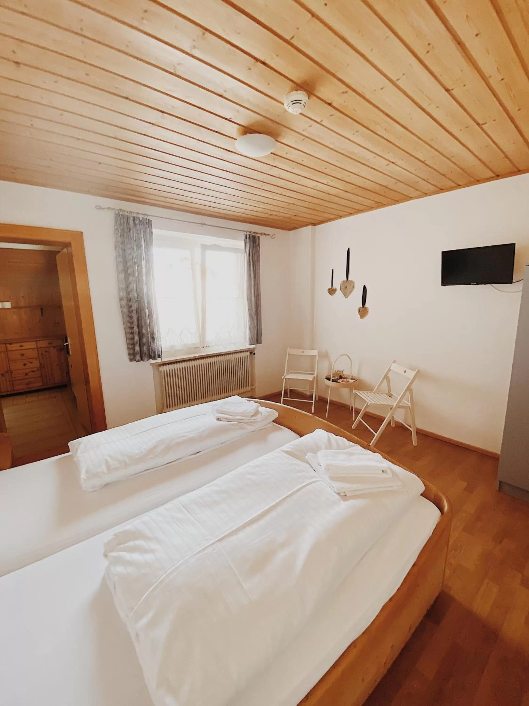 Photo of the whole room, Bed in s´Amagmach