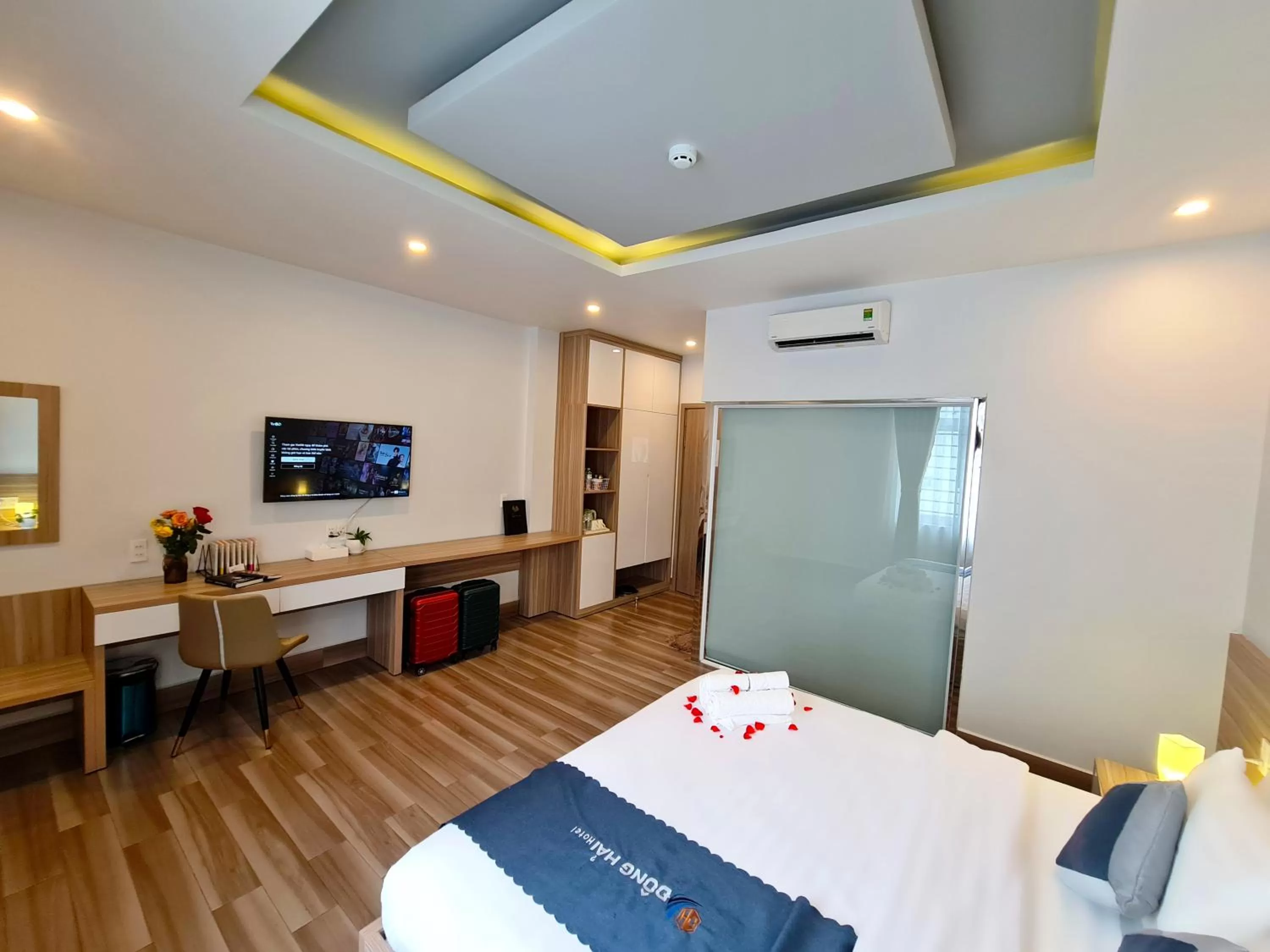 Photo of the whole room, Bed in Dong Hai Hotel _ Rach Gia