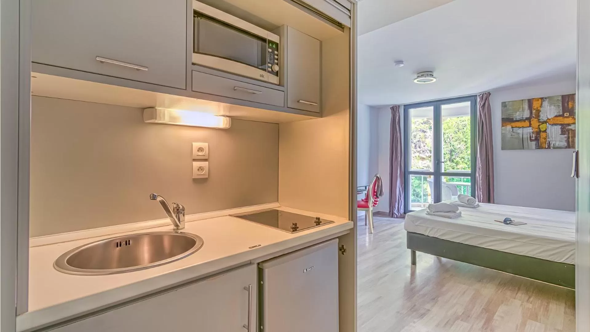 Kitchen or kitchenette, Kitchen/Kitchenette in Vacancéole - Résidence Adriana