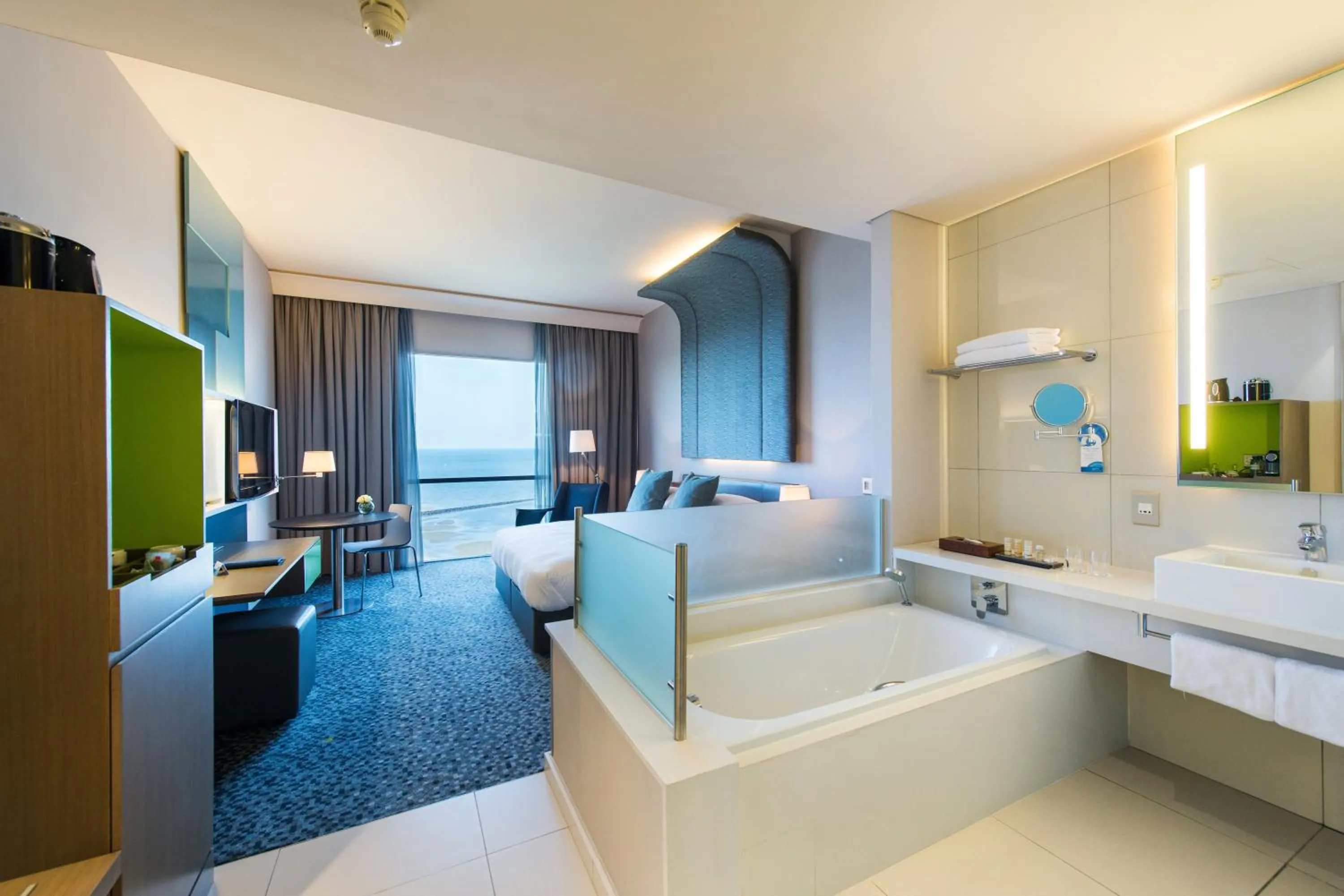 Bed in Radisson Blu Hotel & Residence Maputo