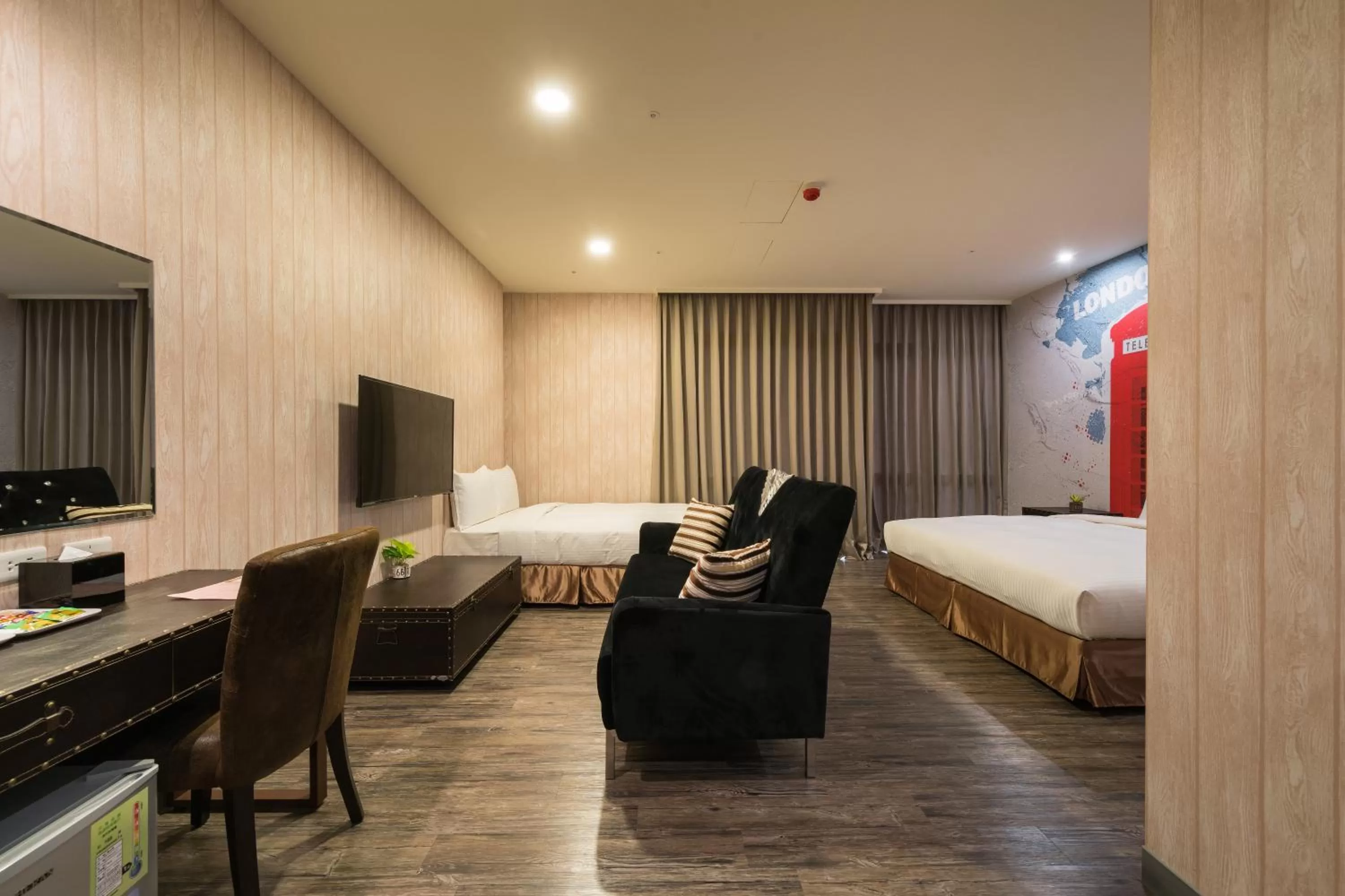 Photo of the whole room, Bed in Skyone Hotel