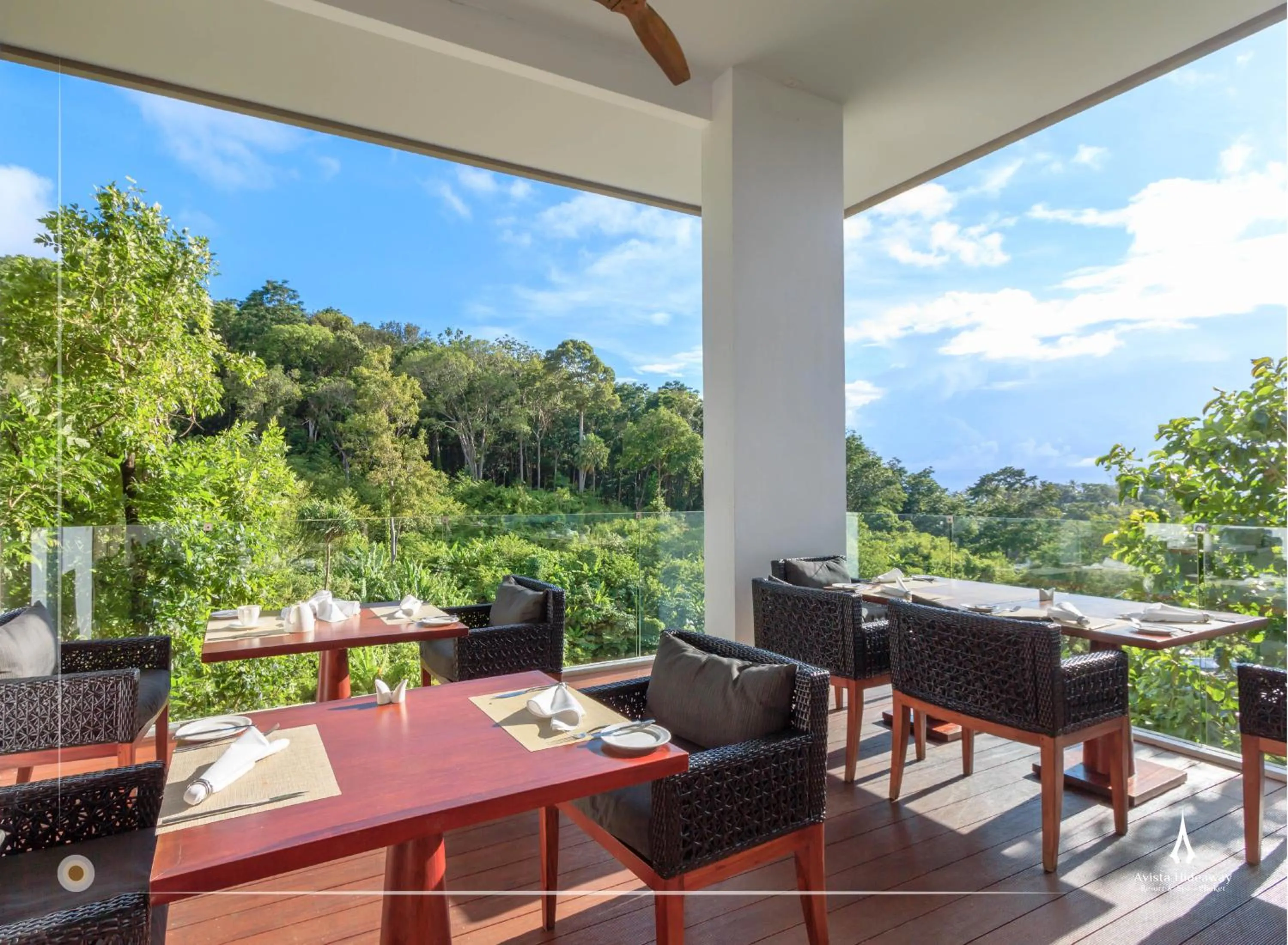Restaurant/places to eat in Avista Hideaway Phuket Patong - MGallery