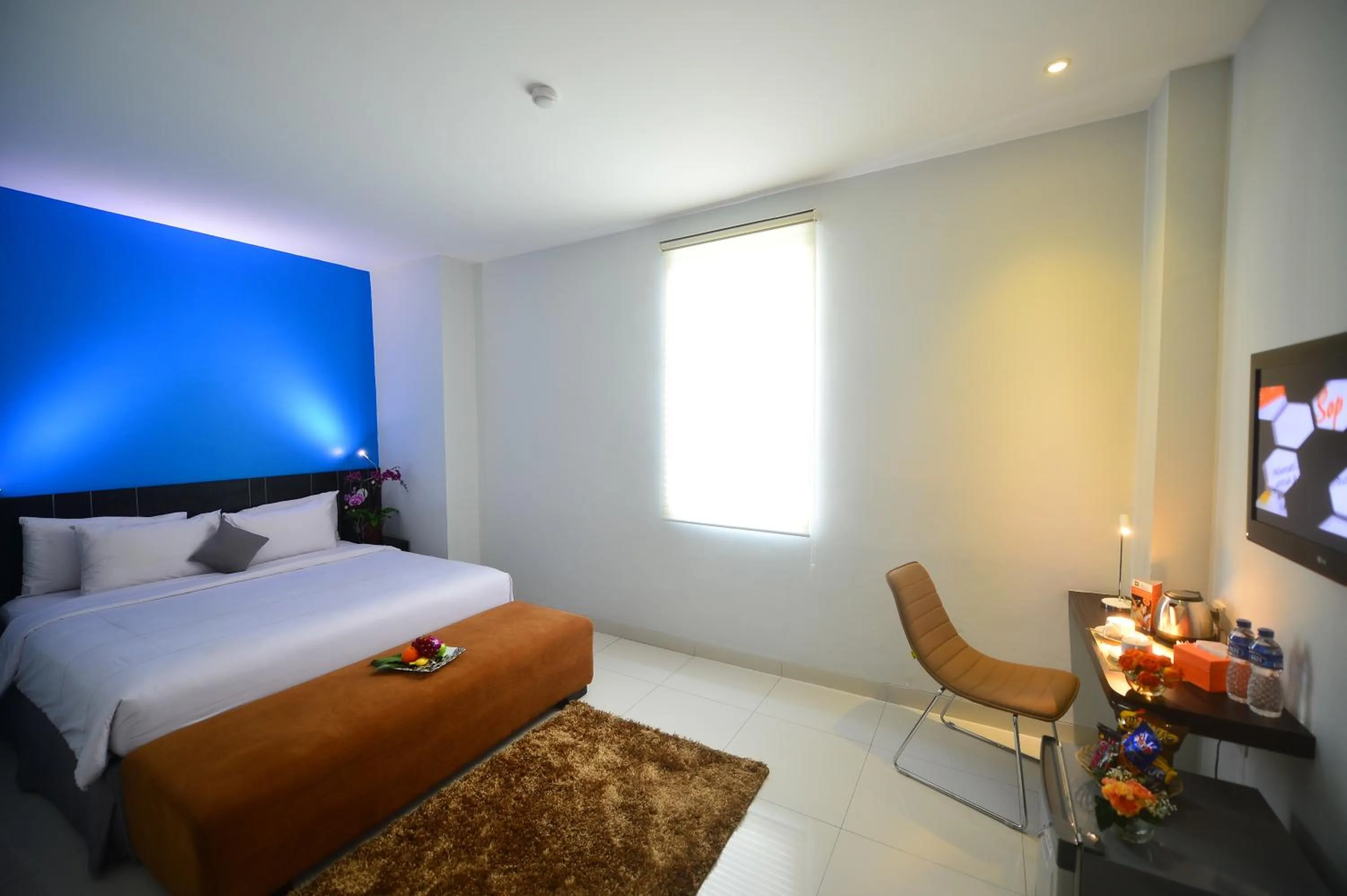 TV and multimedia, Bed in J Hotel - Bandara Soekarno Hatta