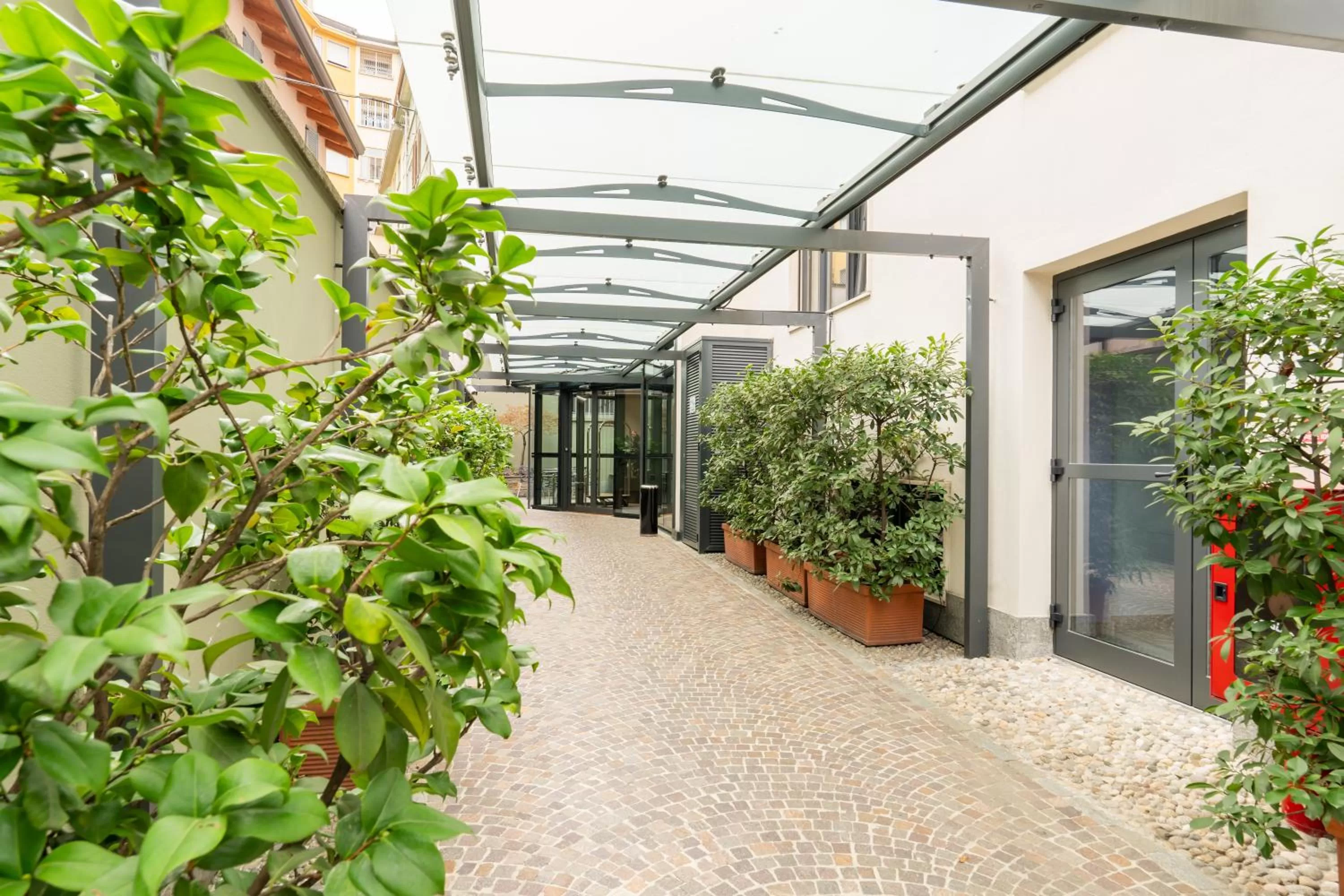 Facade/entrance in Hotel Des Etrangers