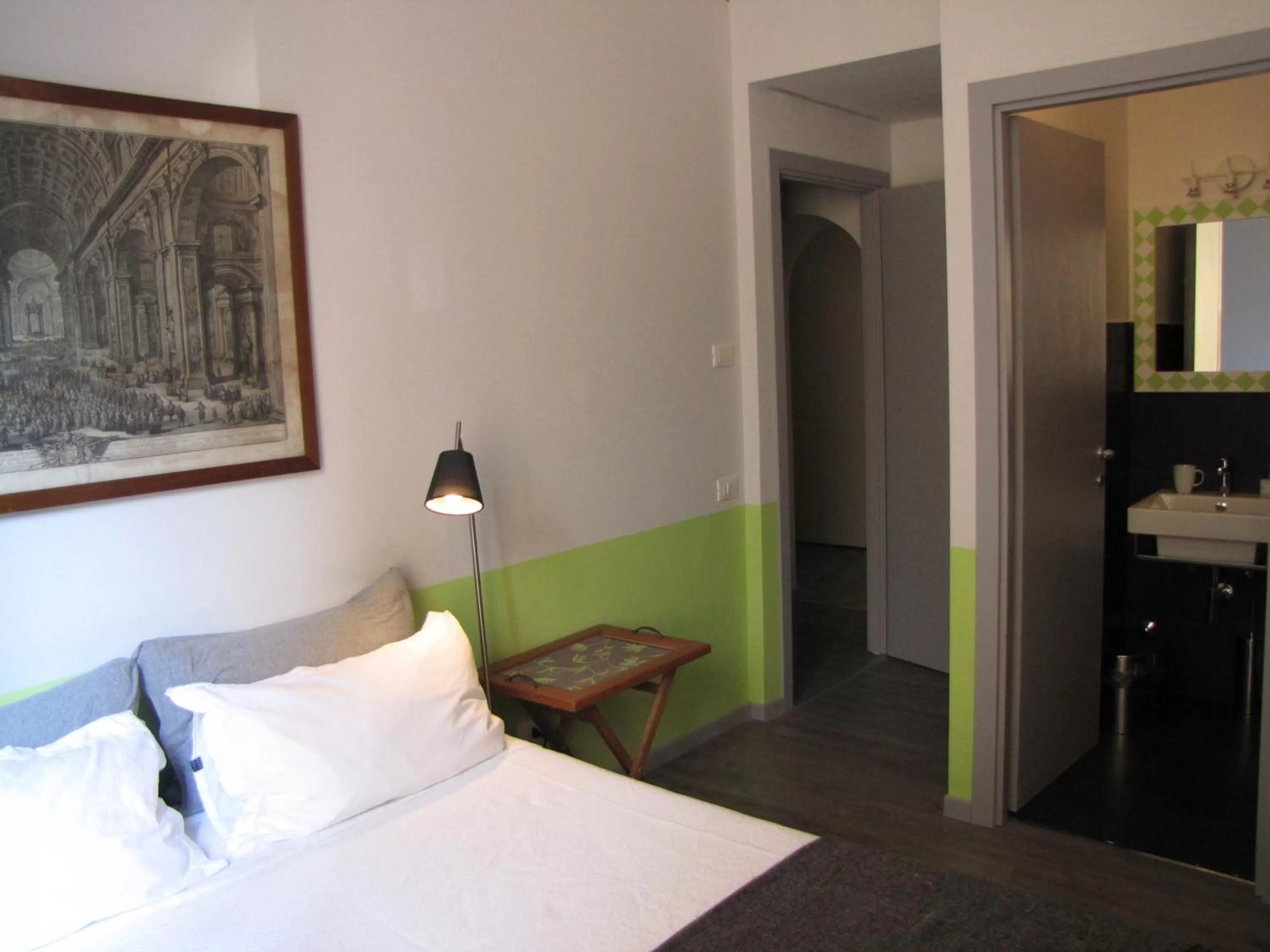 Photo of the whole room, Bed in Trastevere Colors