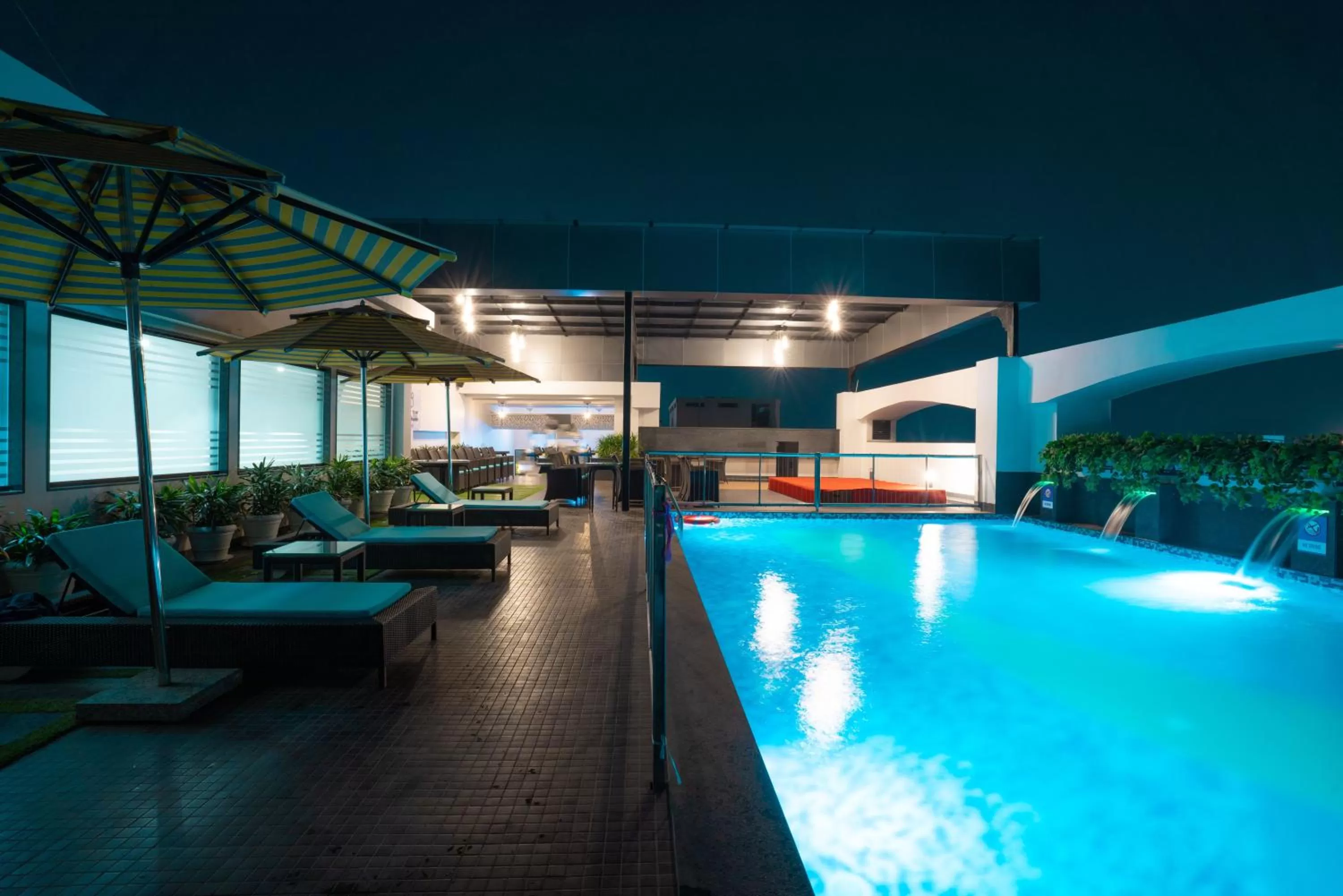 Swimming pool in Ratnamouli Palace