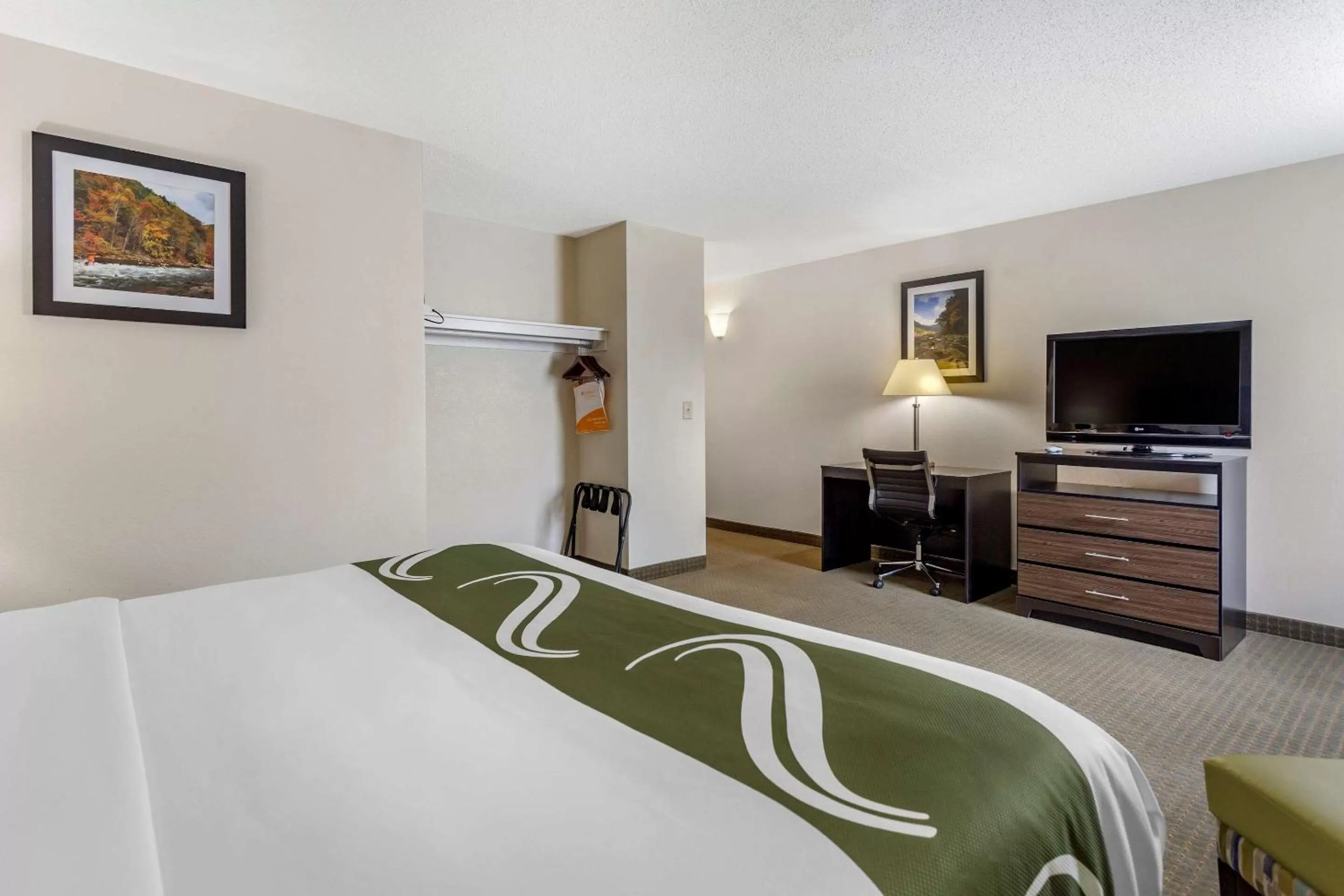 Photo of the whole room, Bed in Quality Inn Ocoee - Cleveland East