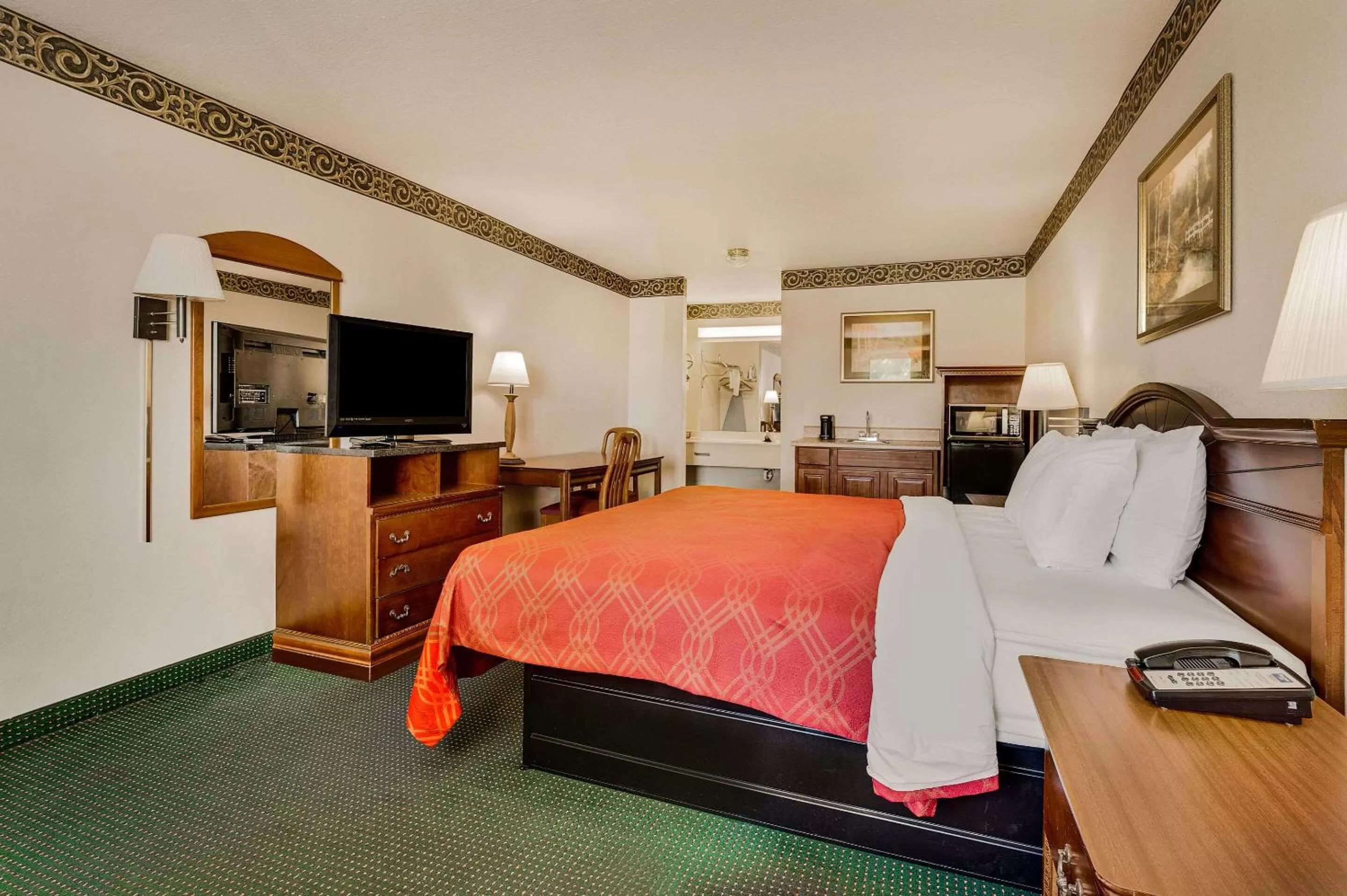 Bedroom, Bed in Rodeway Inn Sandersville