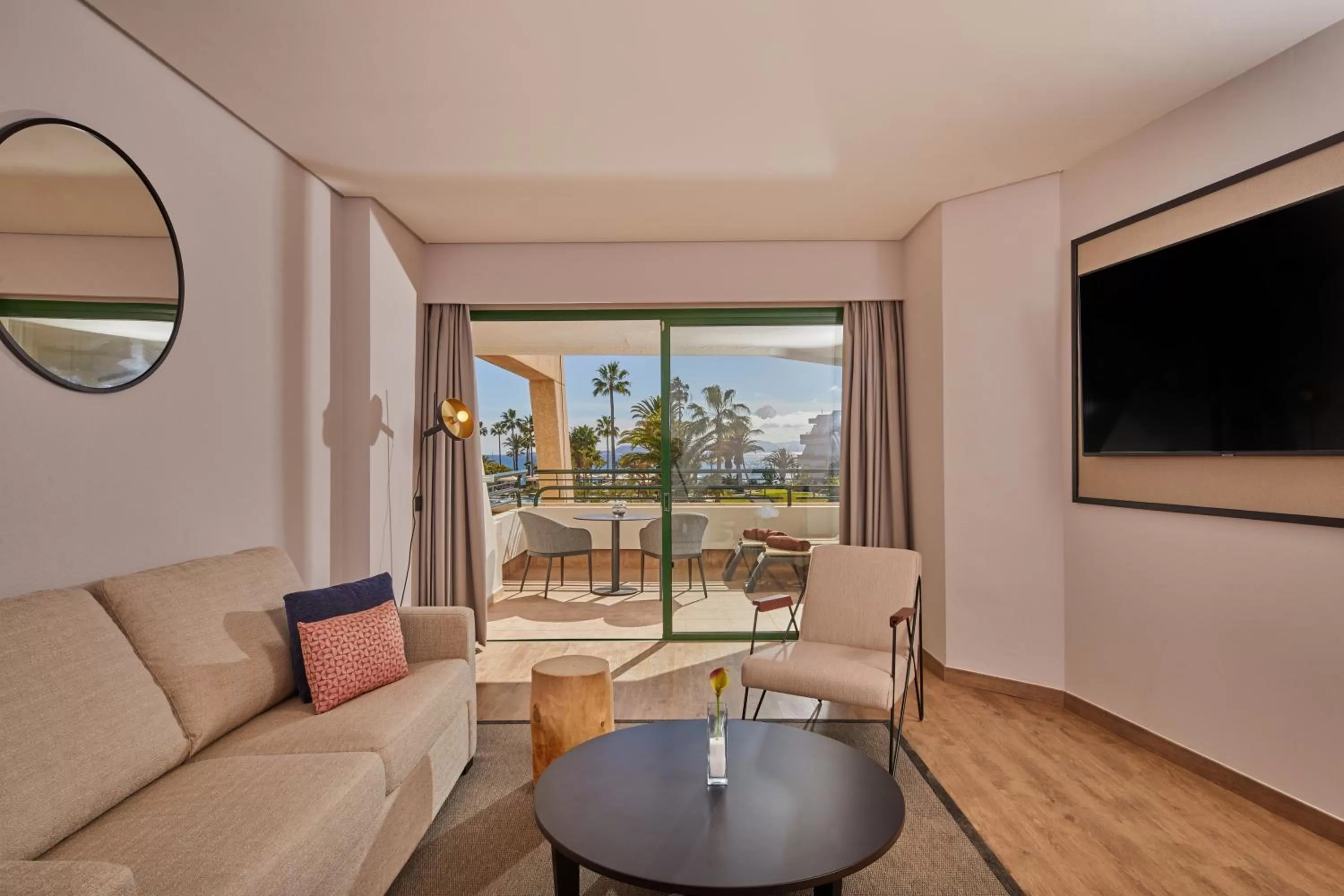 TV and multimedia in Dreams Lanzarote Playa Dorada Resort & Spa
