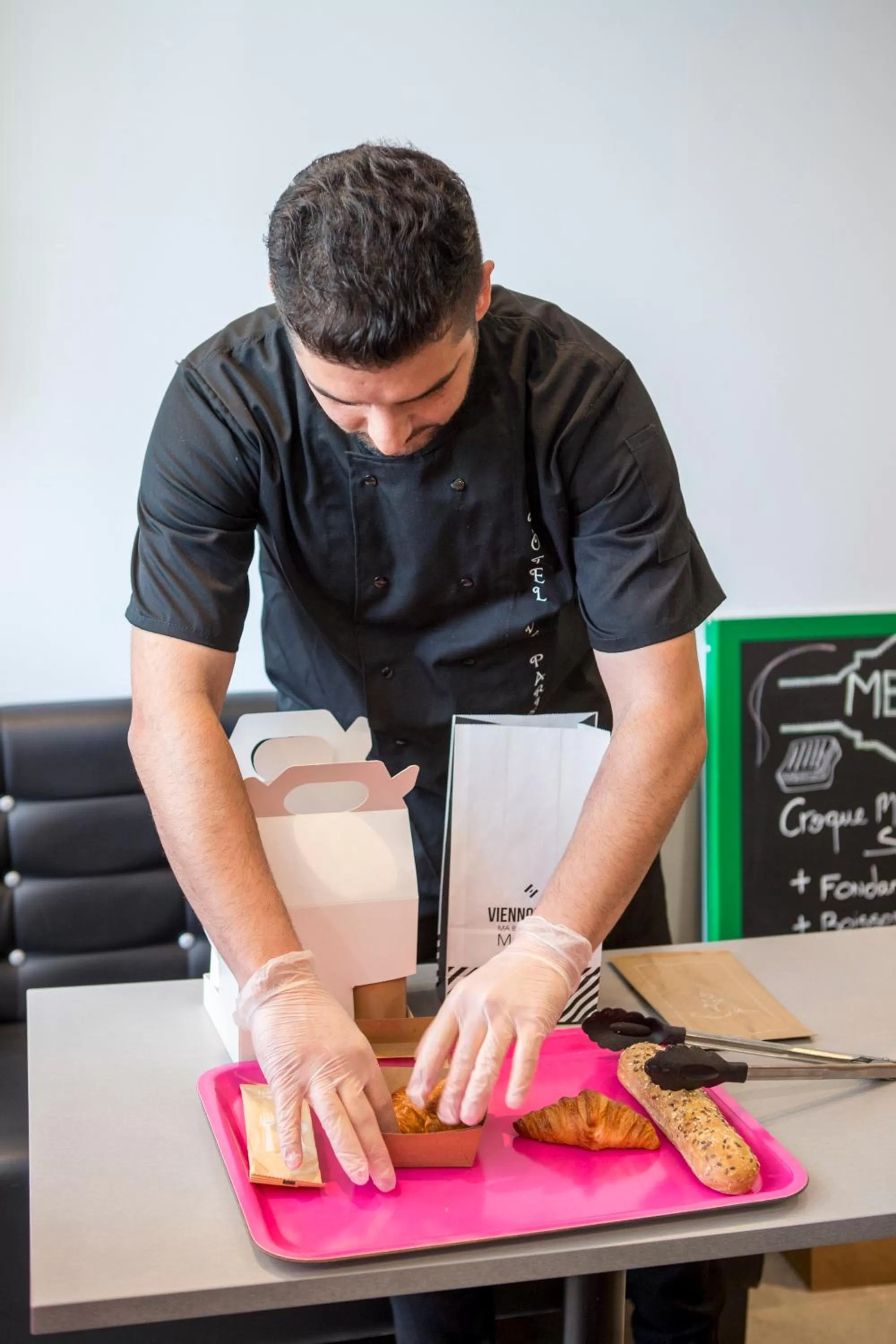 Staff in HOTEL DE PARIS MONTPARNASSE