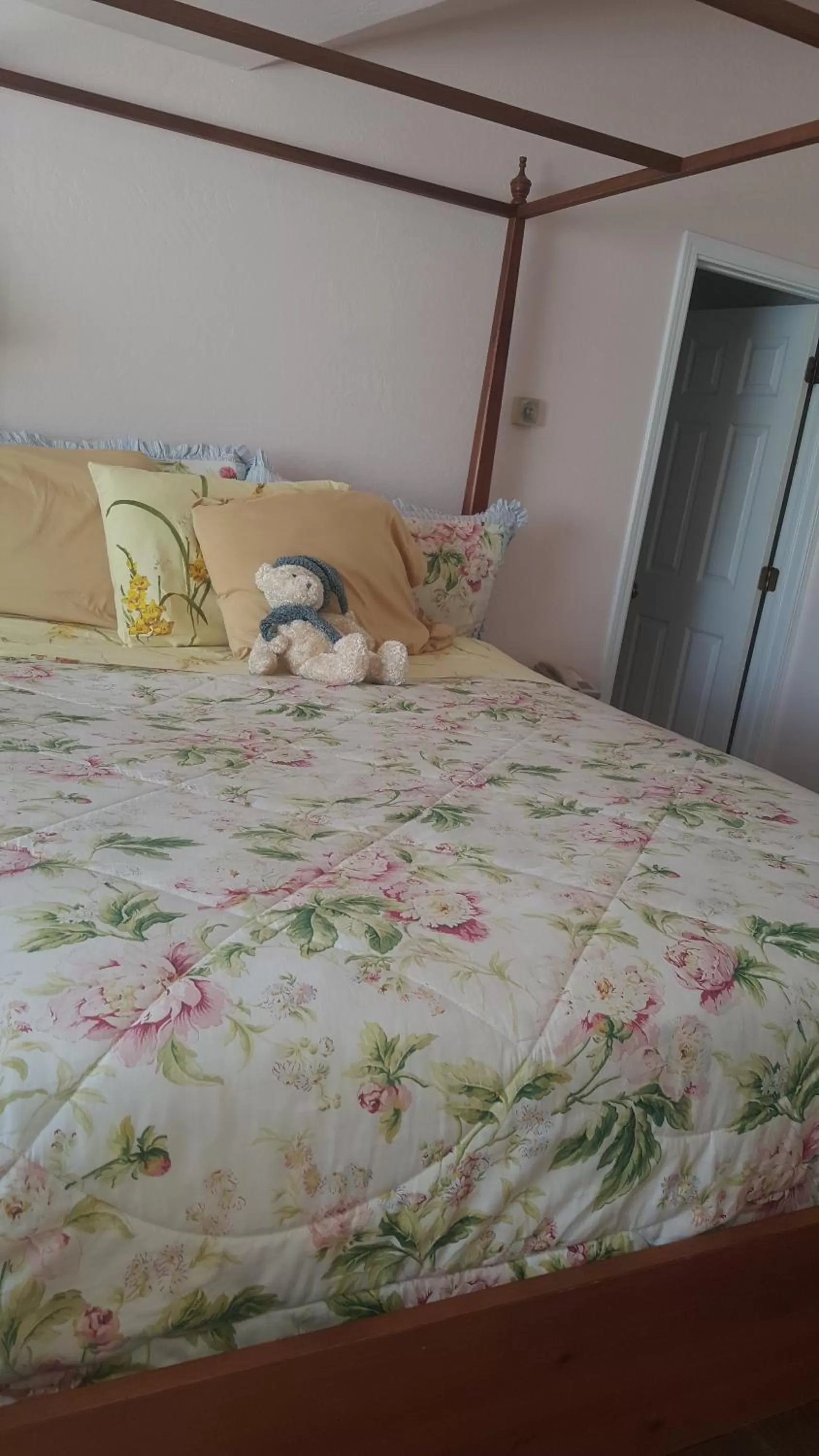 Bed in Canyon Country Inn