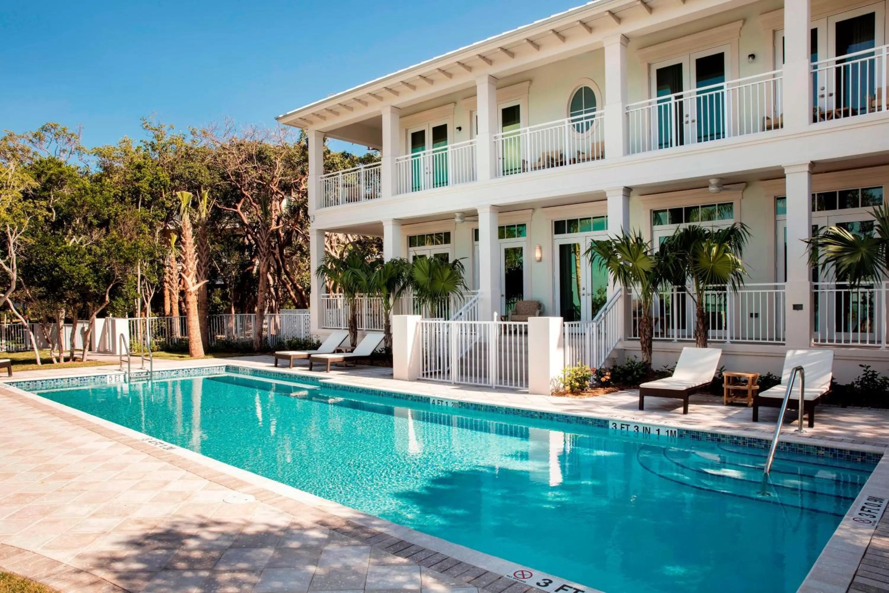 Swimming pool in Playa Largo Resort & Spa, Autograph Collection