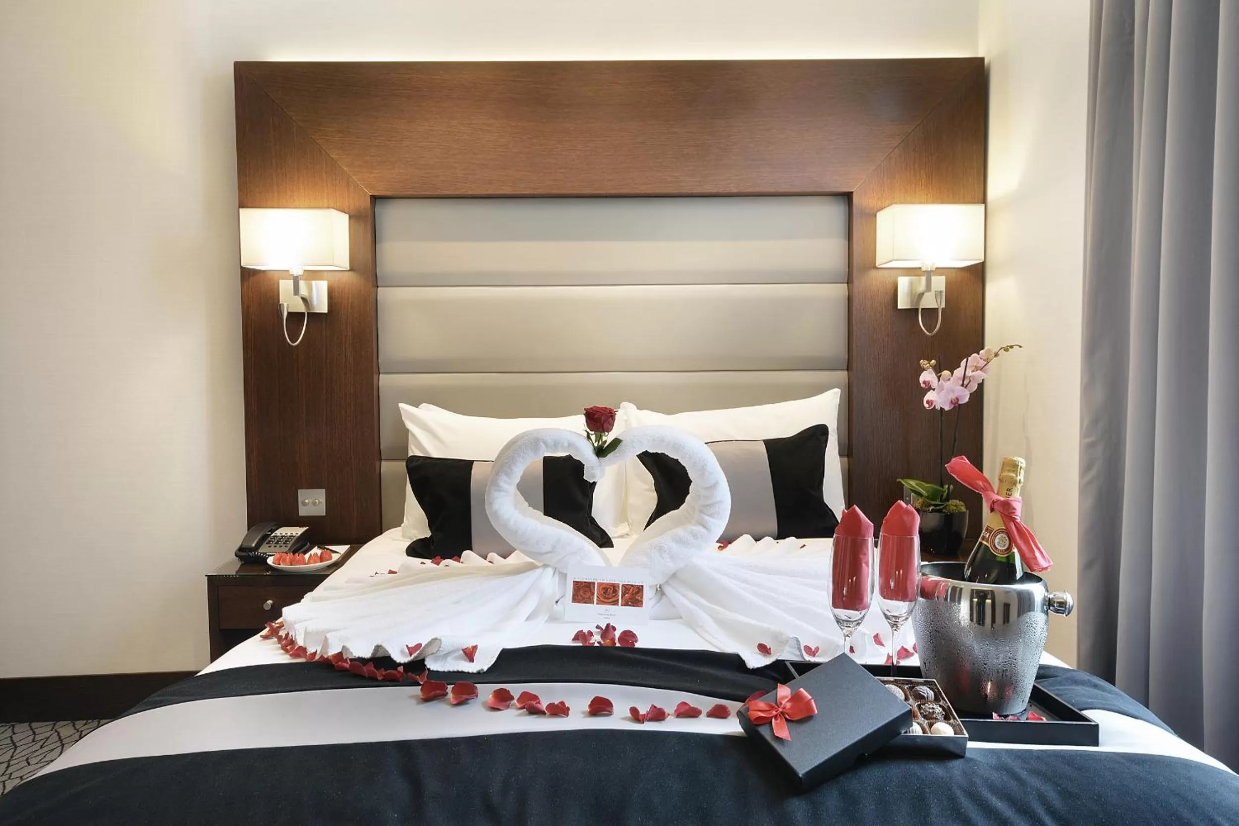 Bedroom, Bed in Park Grand London Lancaster Gate