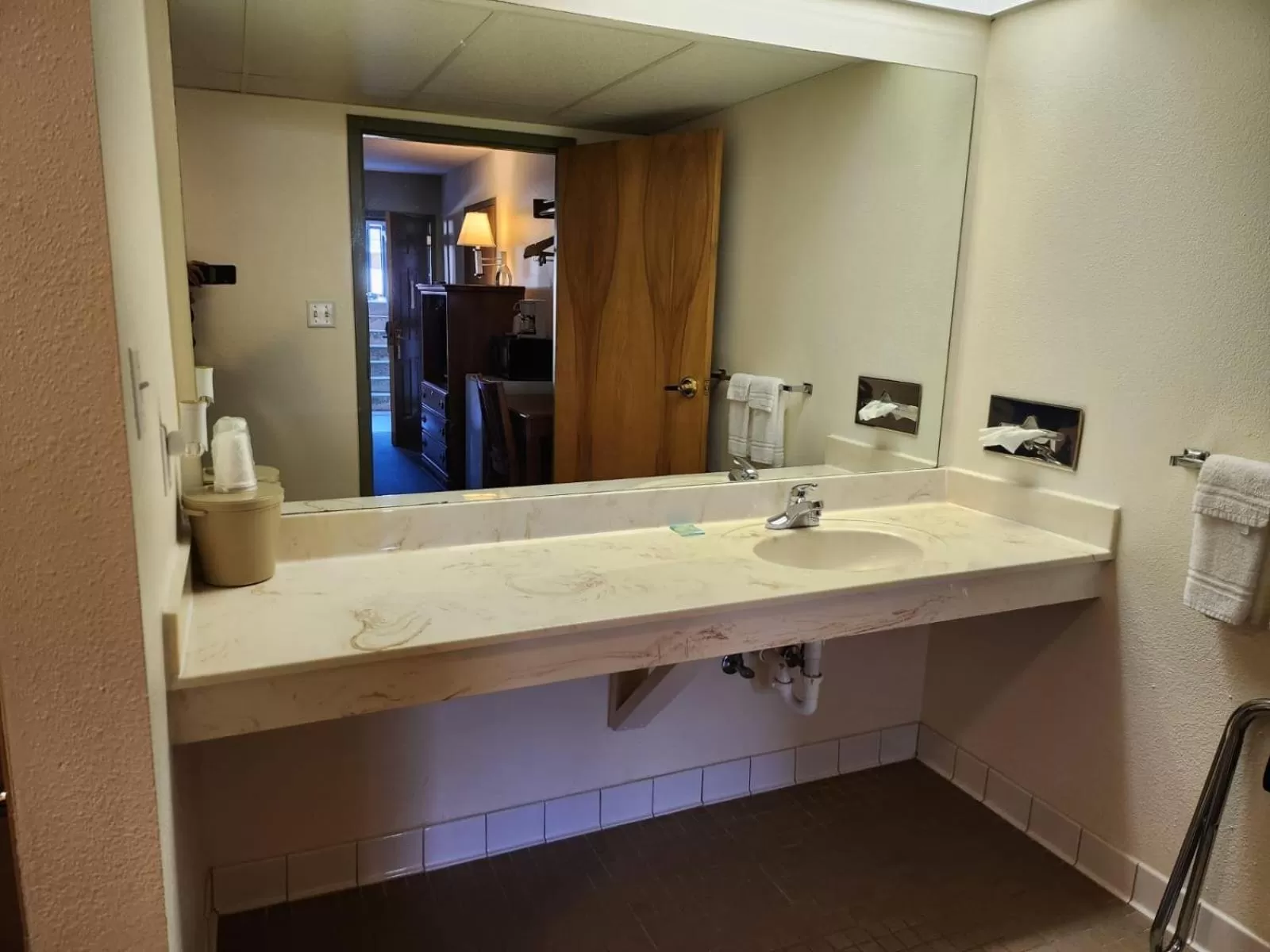 Bathroom in Hot Springs Village Inn