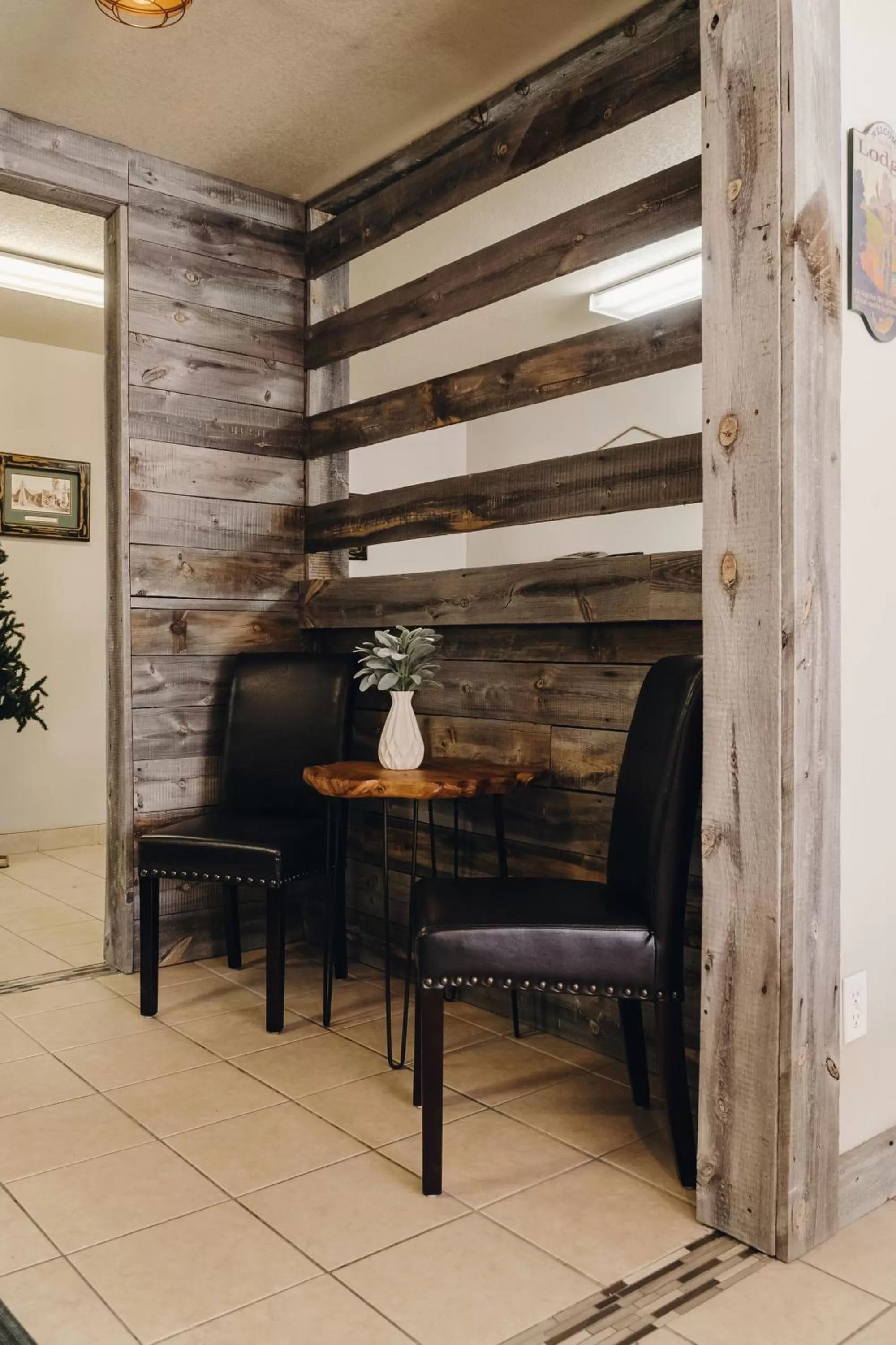 Vintage Lakeside Inn