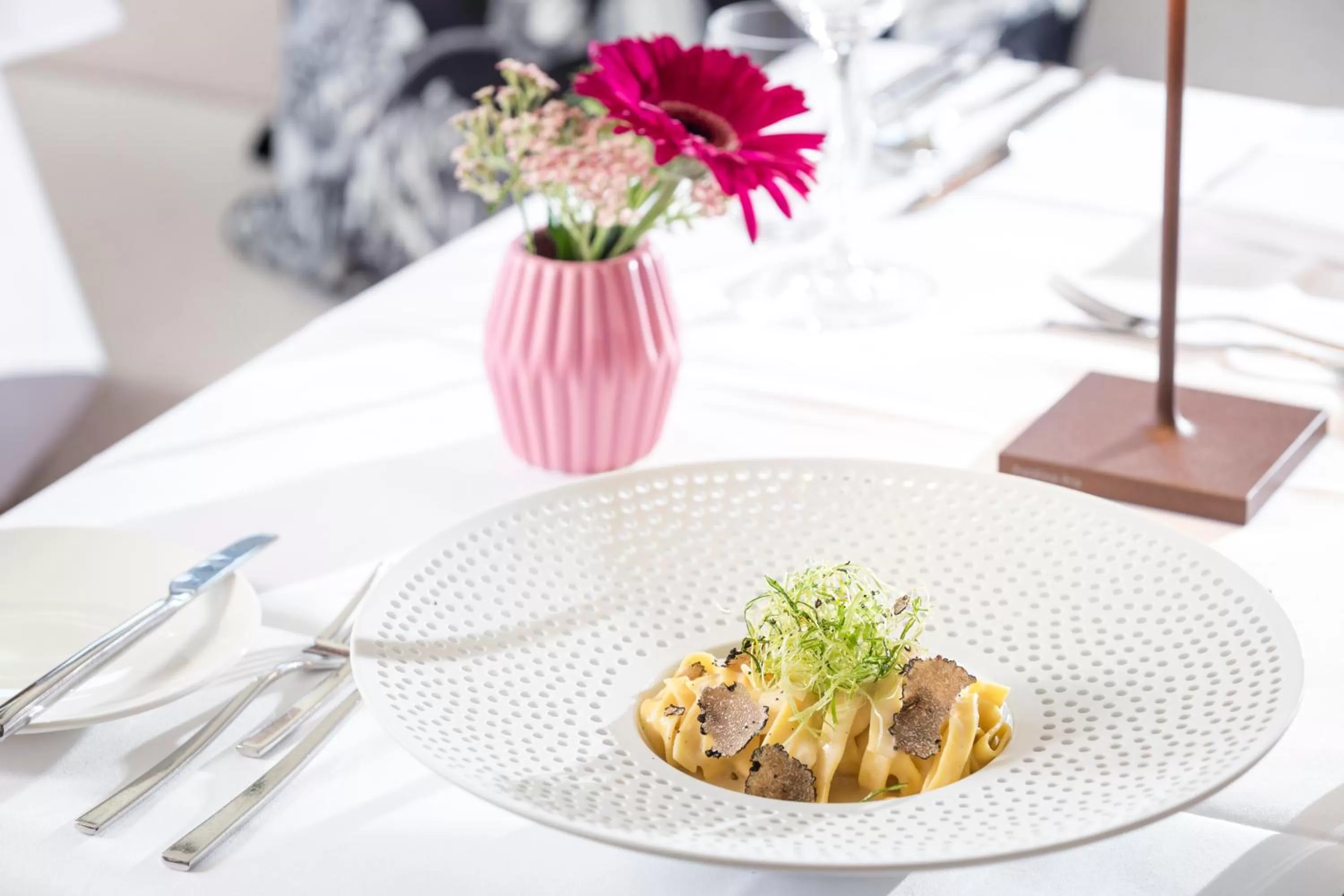 Restaurant/places to eat in NIDUM - Casual Luxury Hotel