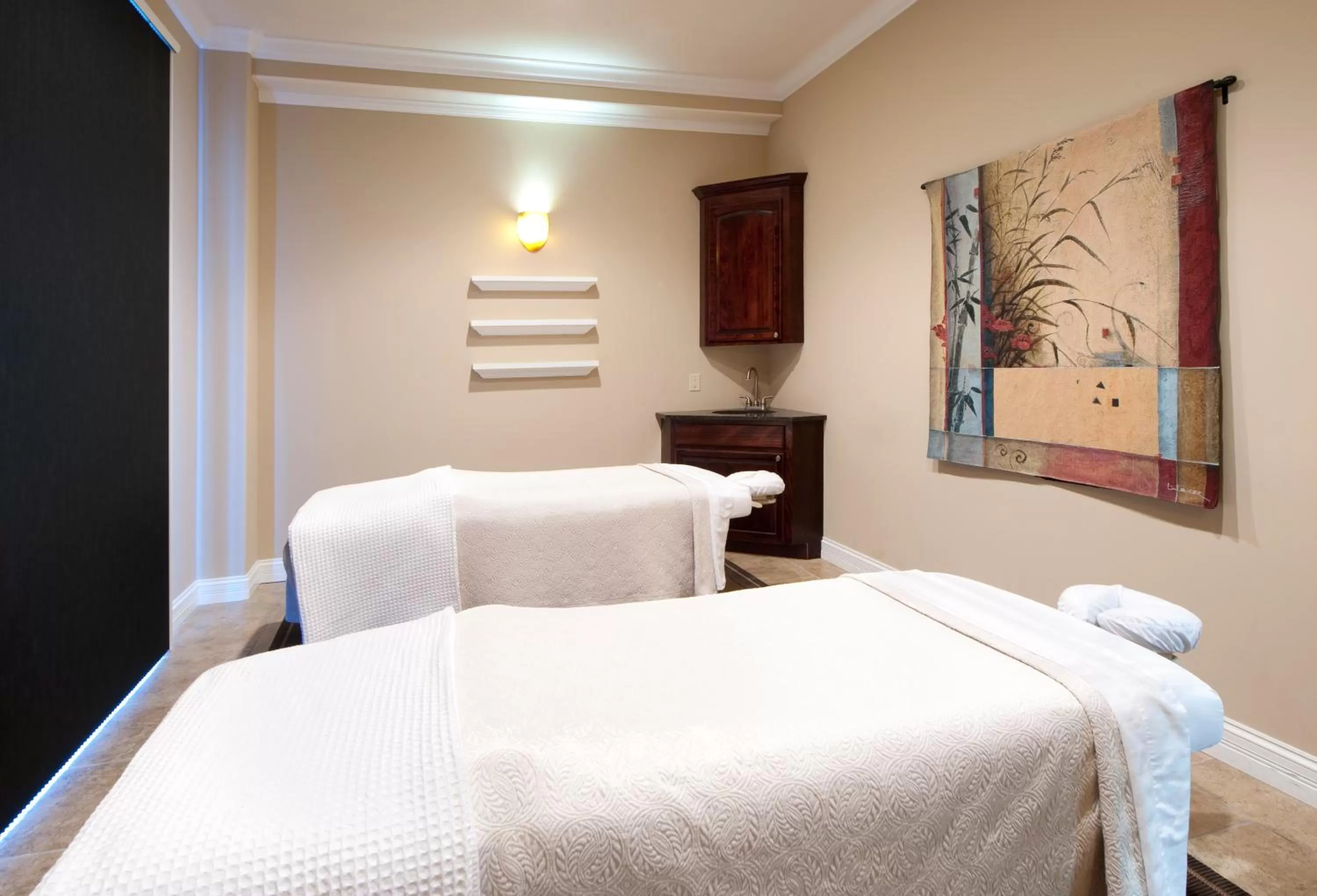 Massage, Bed in Camden on the Lake Resort