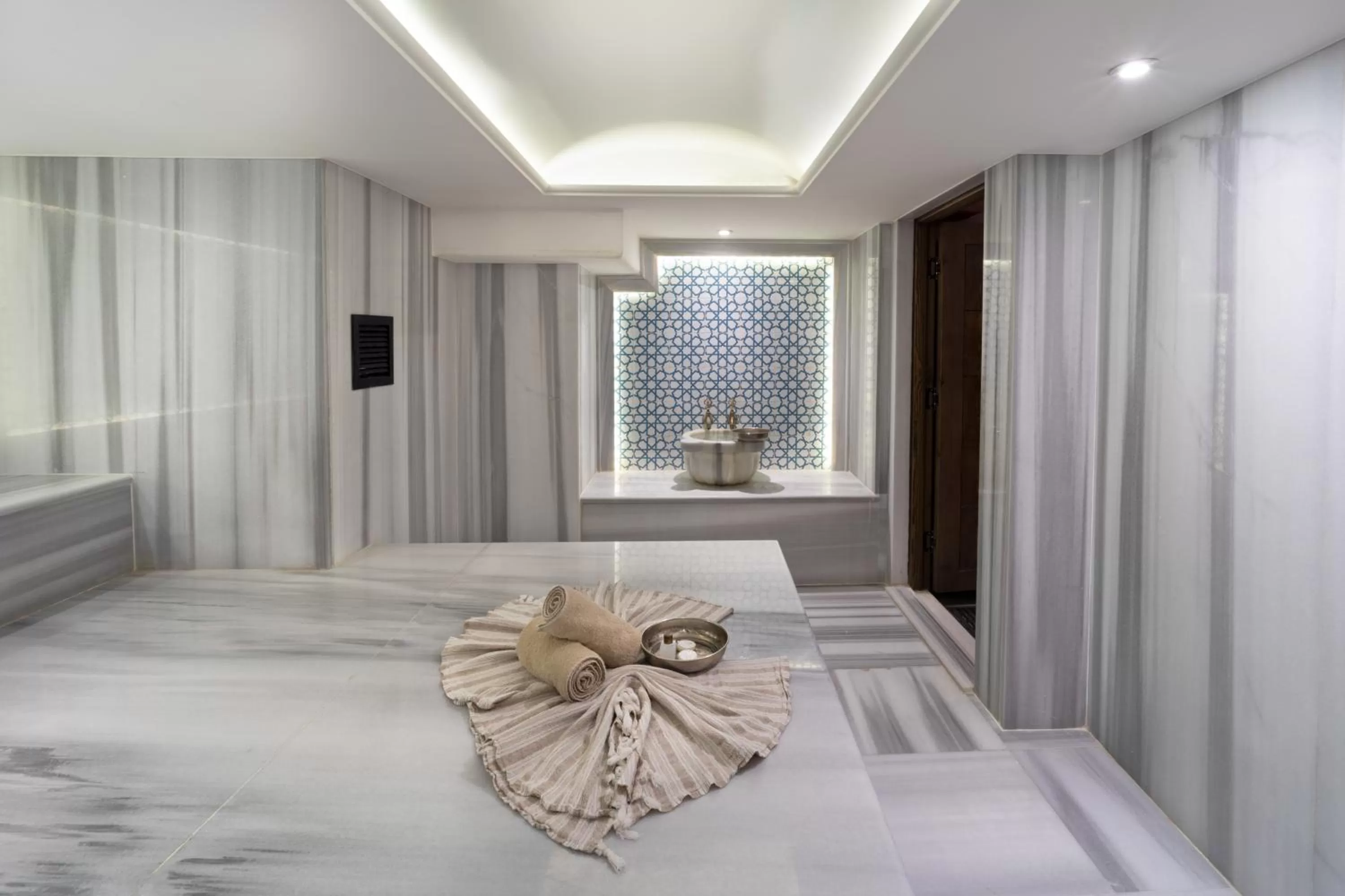 Steam room, Bed in Orka Royal Hotel & Spa