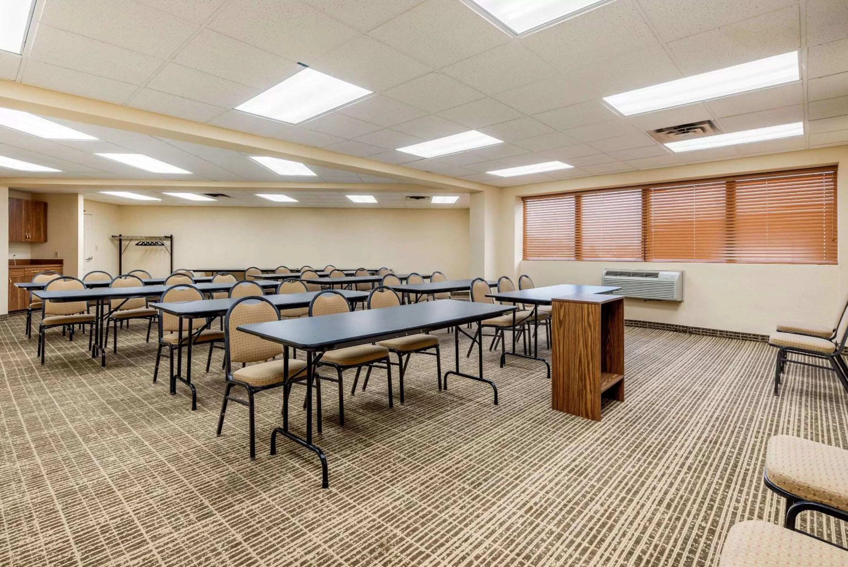 Meeting/conference room in Quality Inn Louisville