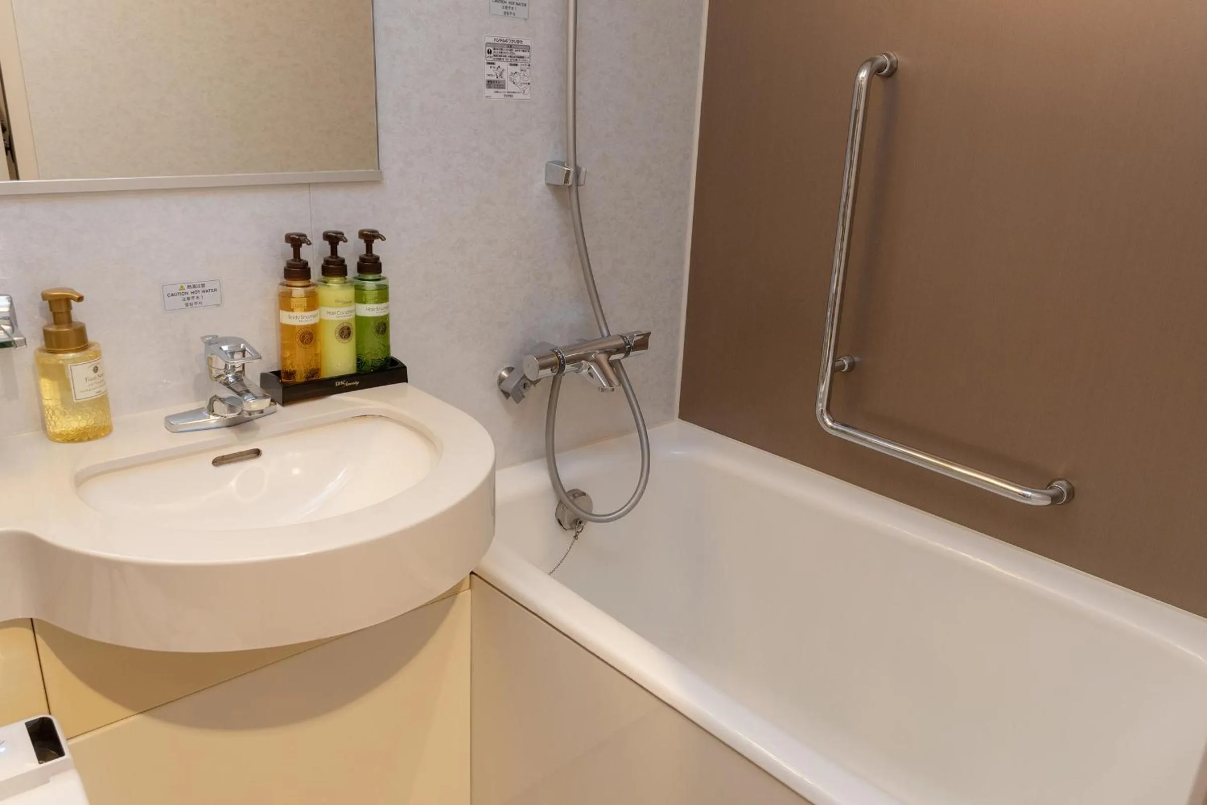 Shower in Toshi Center Hotel