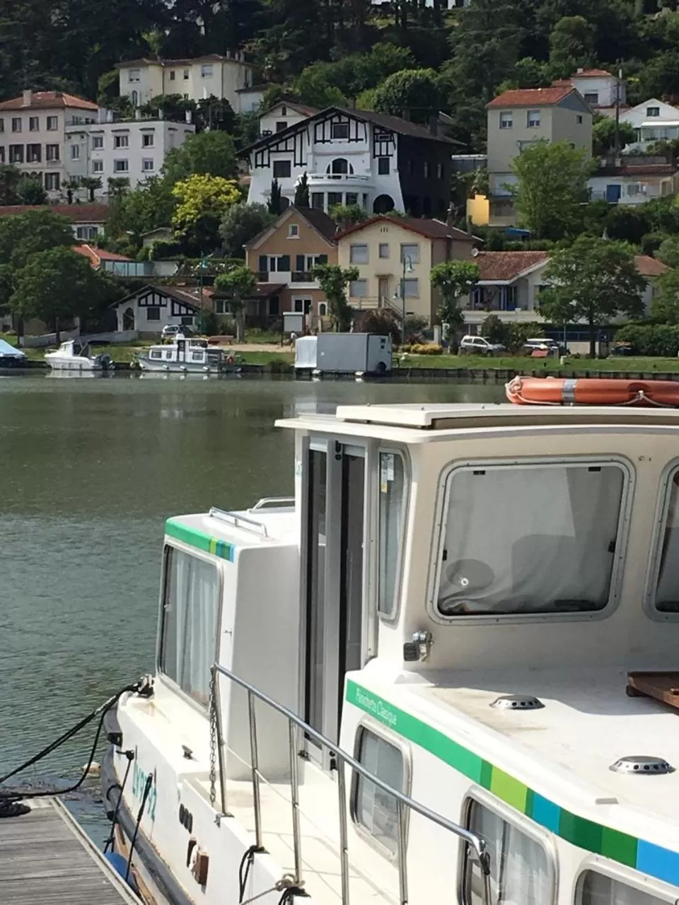 Property building in Quand la ville dort